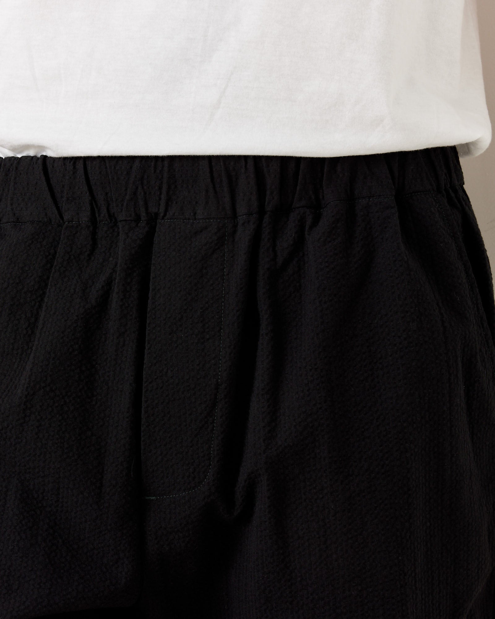 Yoyogi Seersucker Short in Black