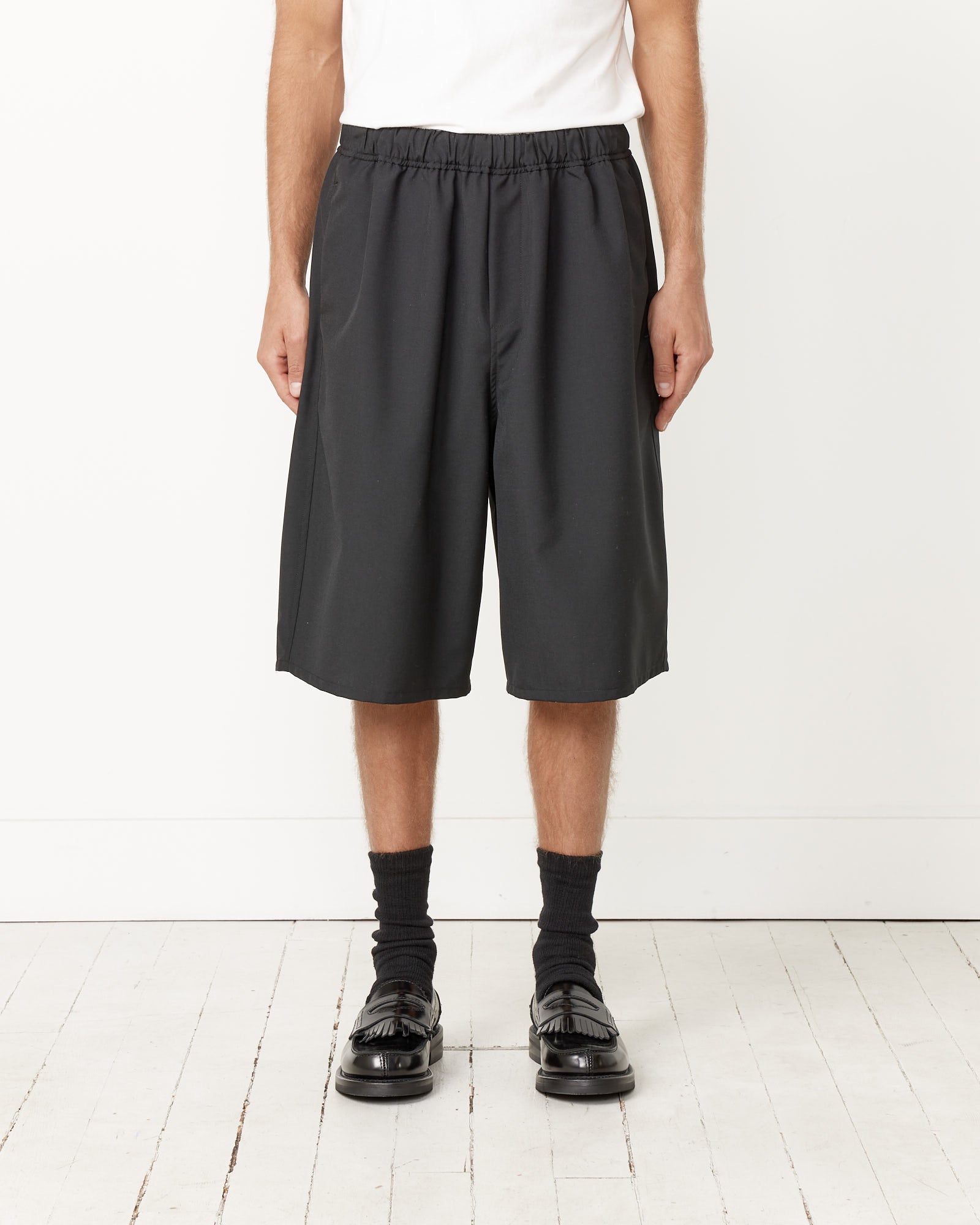 City Short in Tropical Wool Black