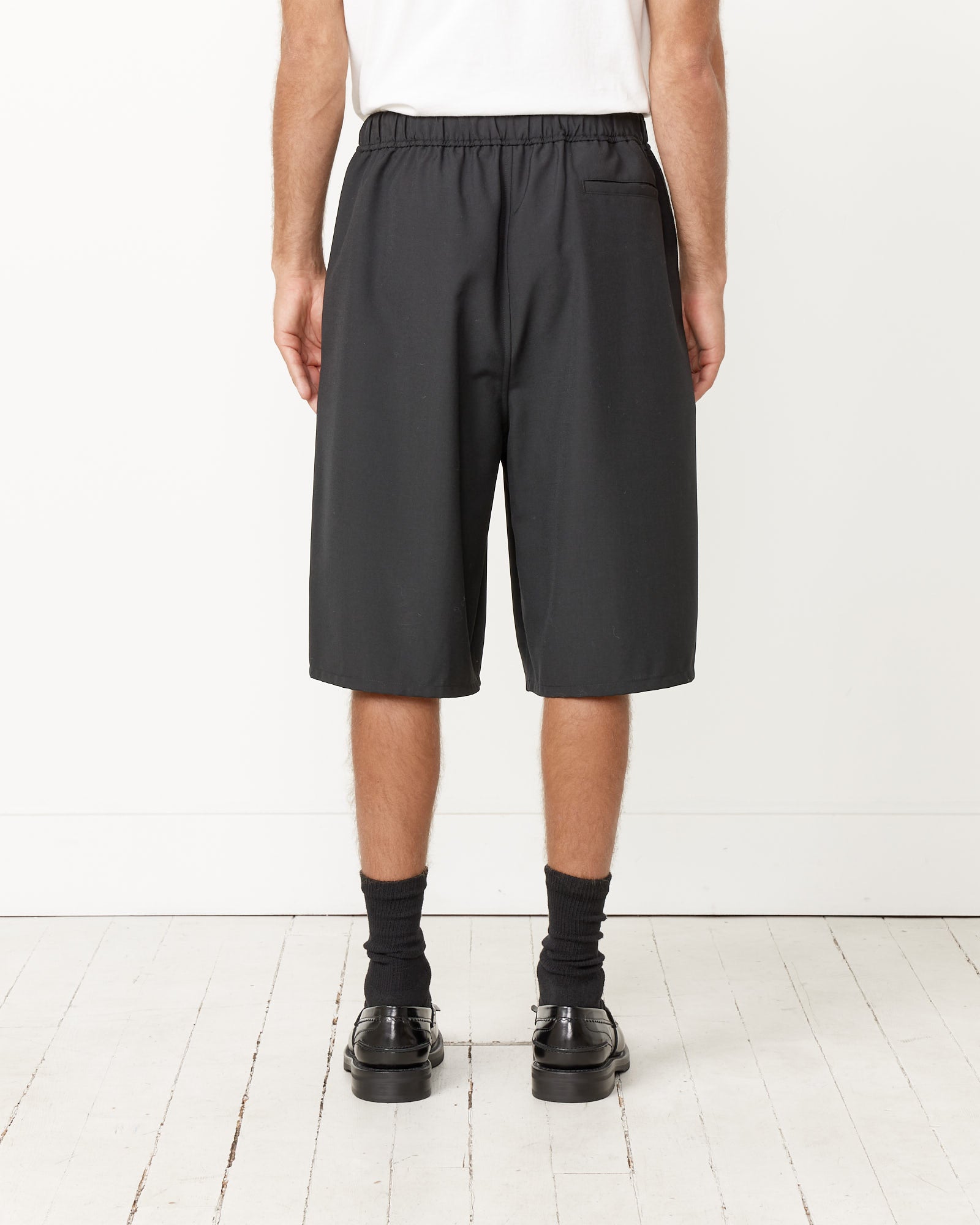 City Short in Tropical Wool Black