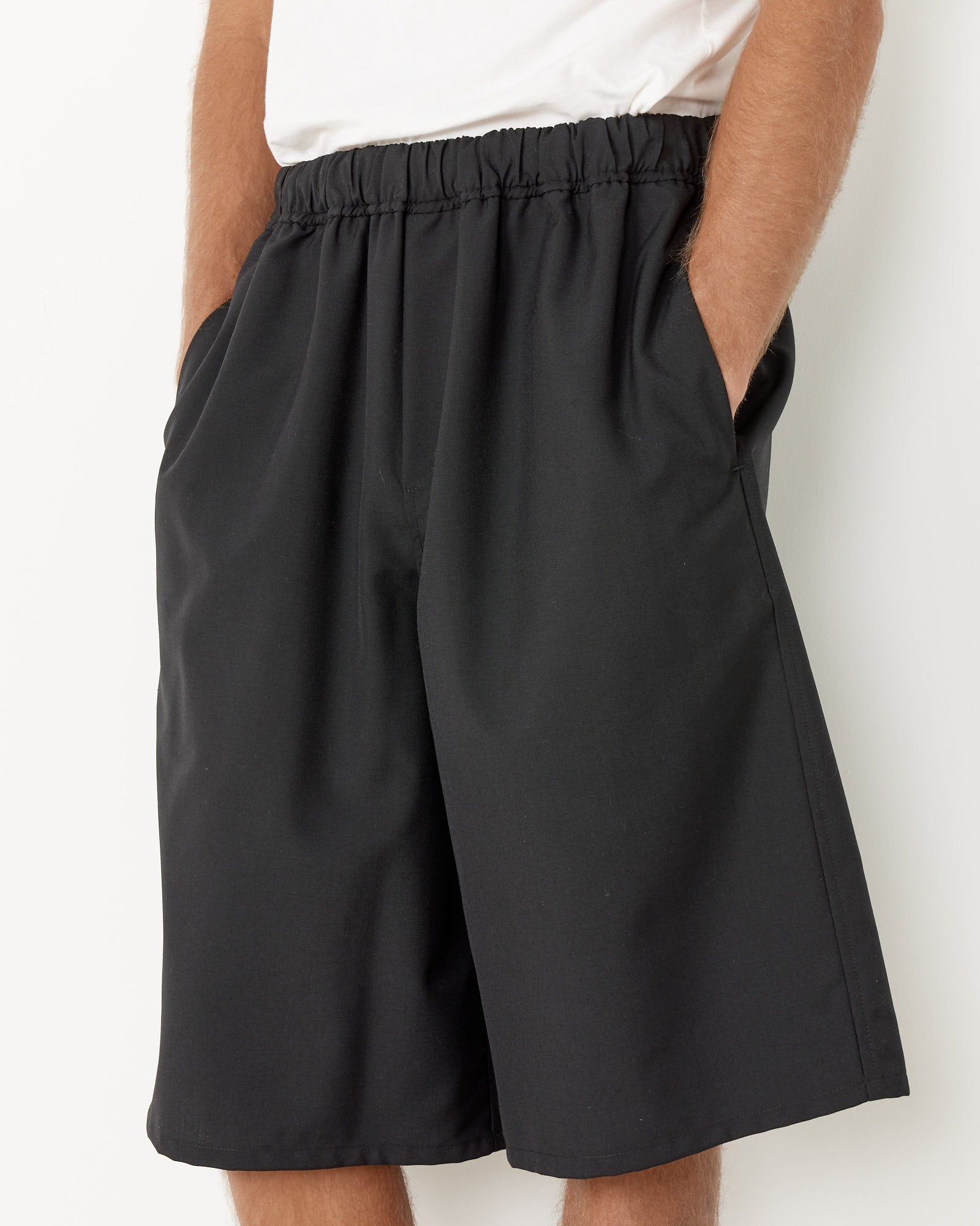 City Short in Tropical Wool Black