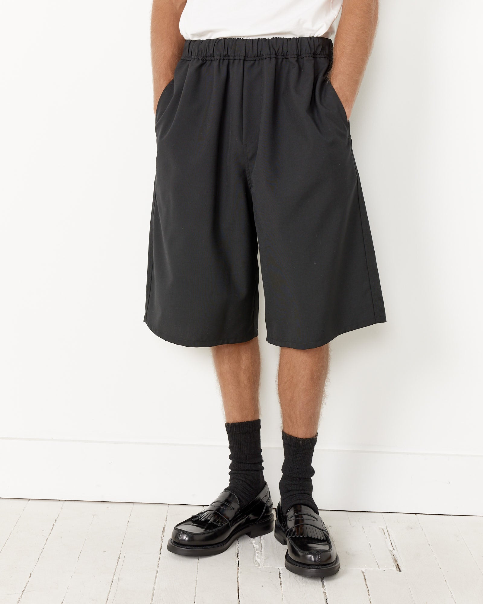 City Short in Tropical Wool Black