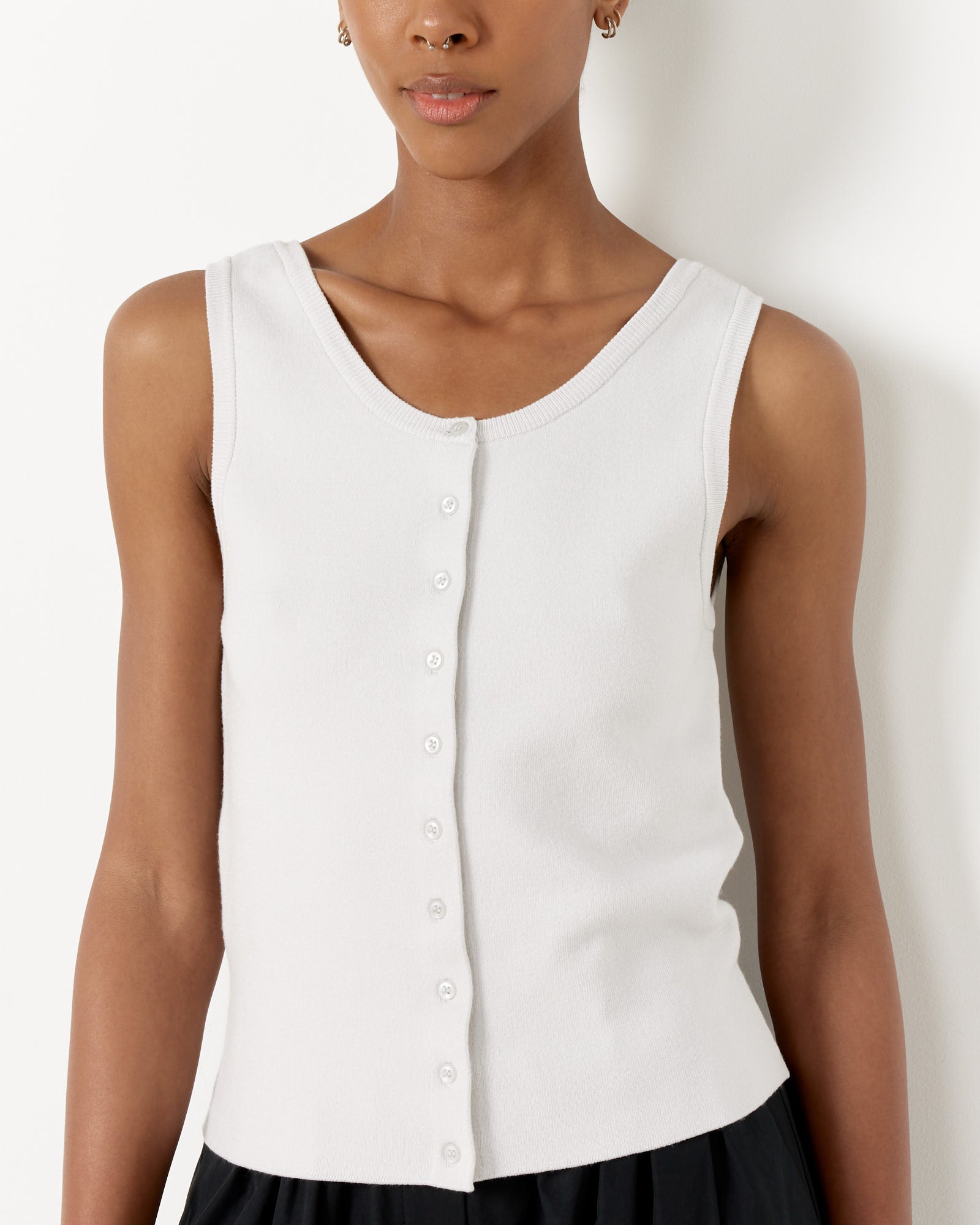 Amomento Button U-Neck Vest Light Grey - Light Grey / 0 (257049)