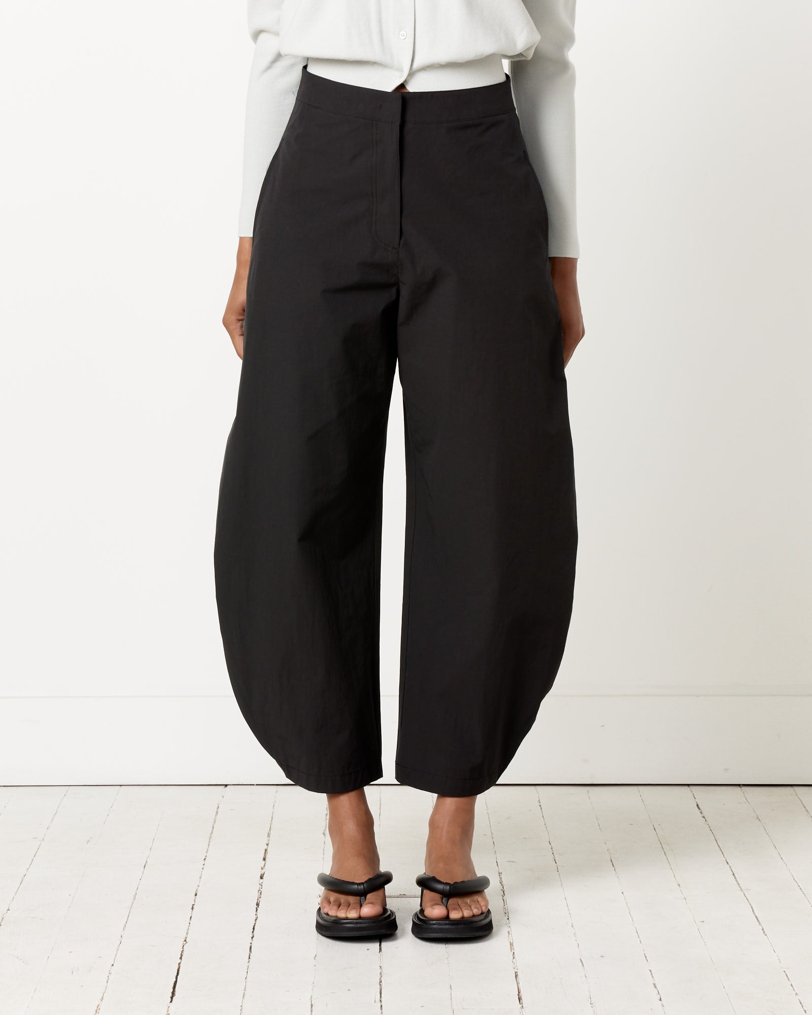 Amomento Curved Leg Pant Black - Black / 0 (257061)