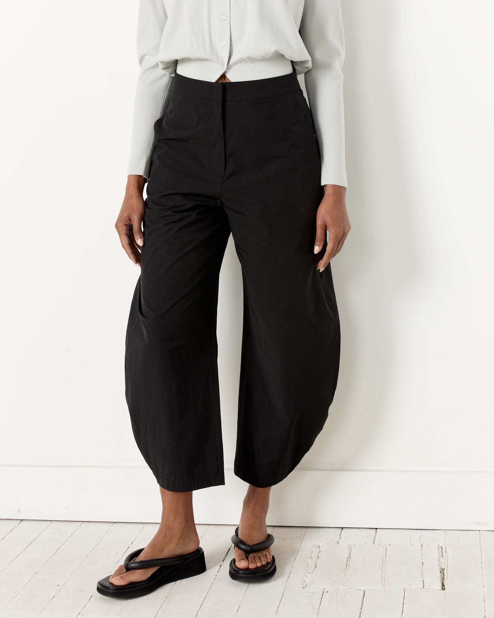 Amomento Curved Leg Pant Black - Black / 0 (257061)