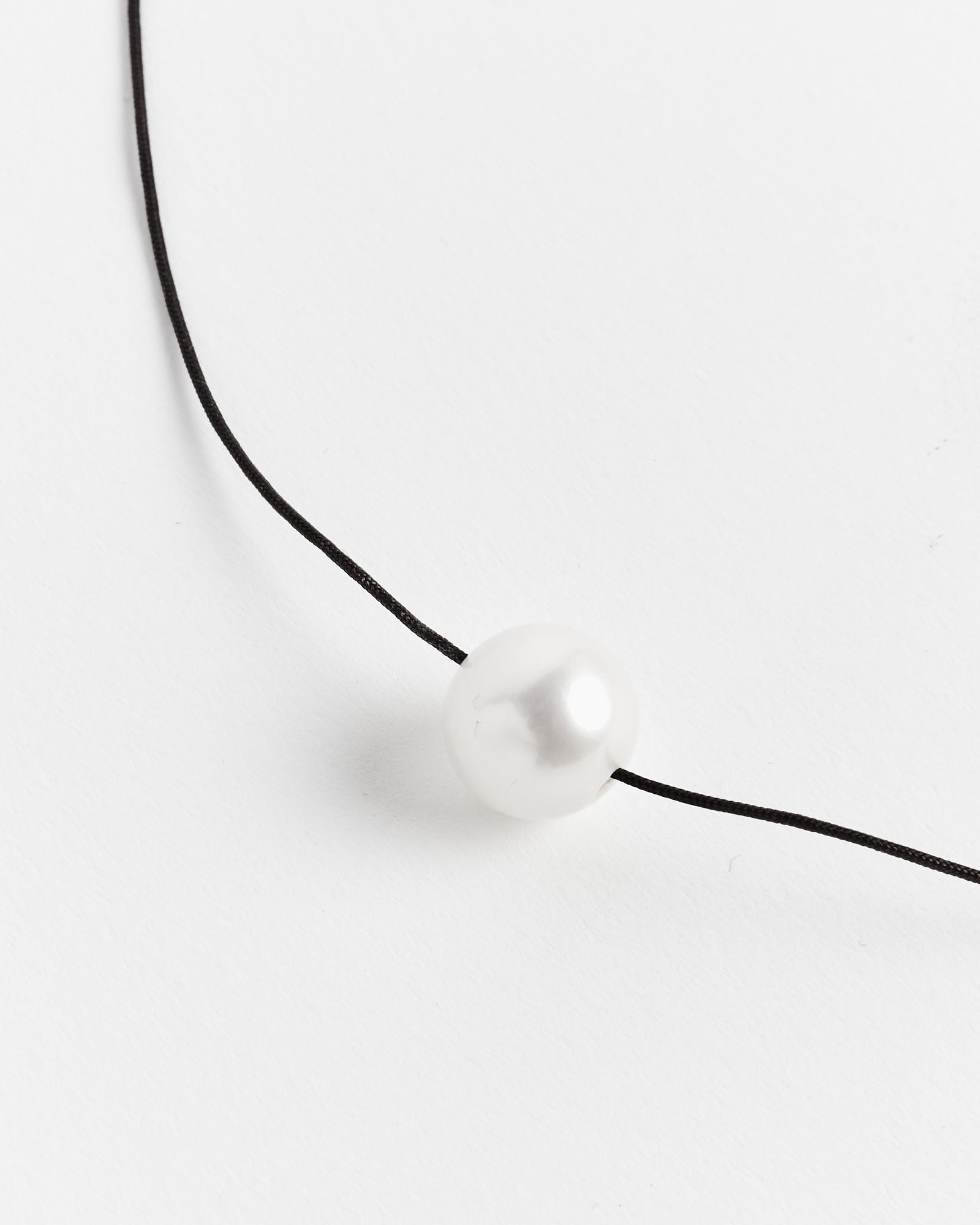 Emilie Choker in White Pearl