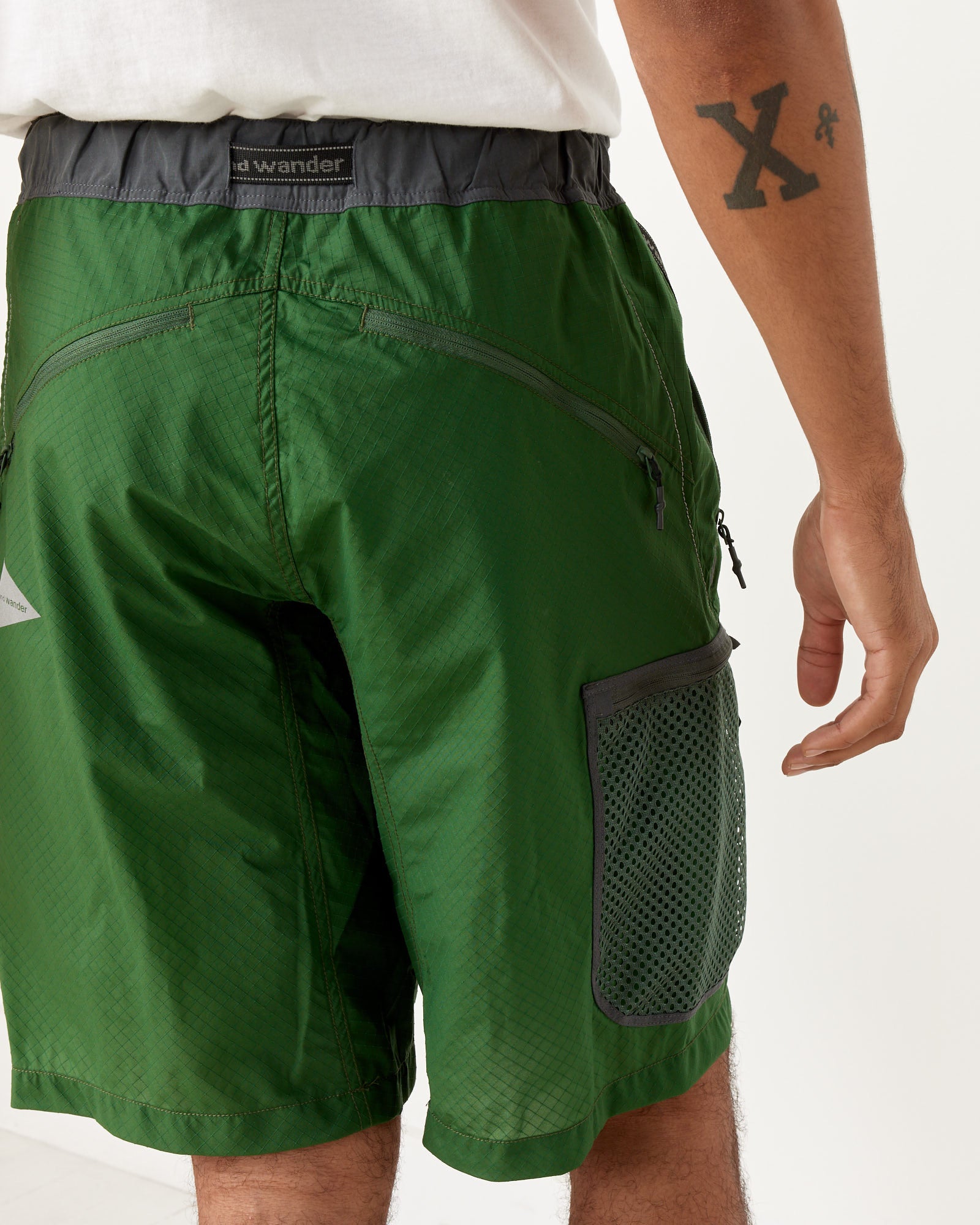 And Wander 17 Breath Rip Shorts Green - Green / L (258237)