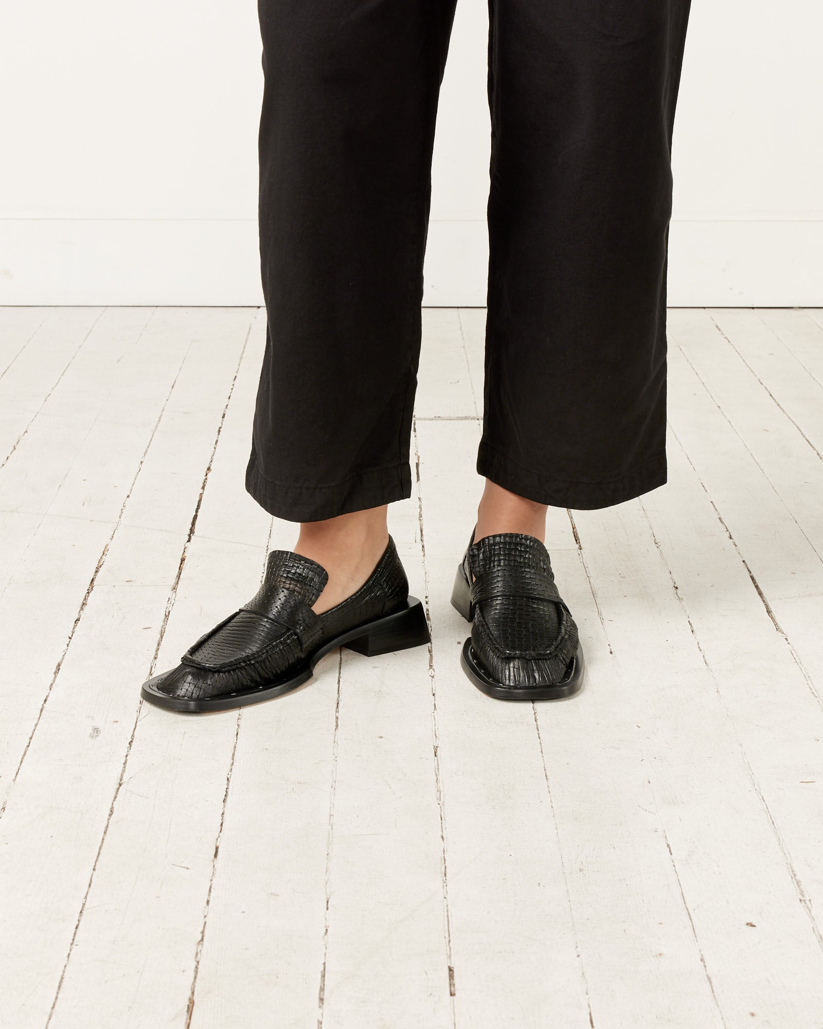 Airi Loafers in Black - Black / 39 (258892)