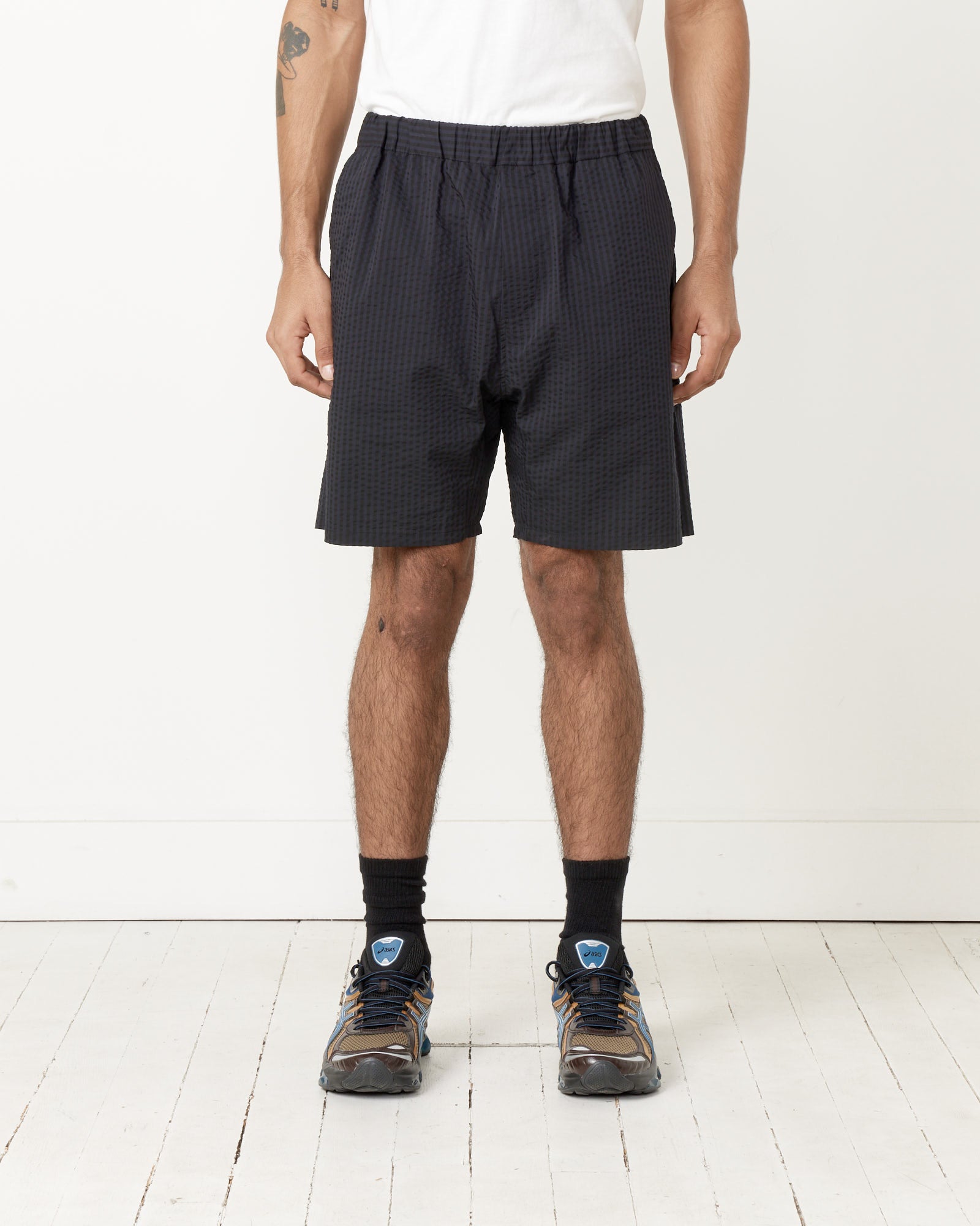 Yoyogi Short Striped Seersucker in Navy/Black