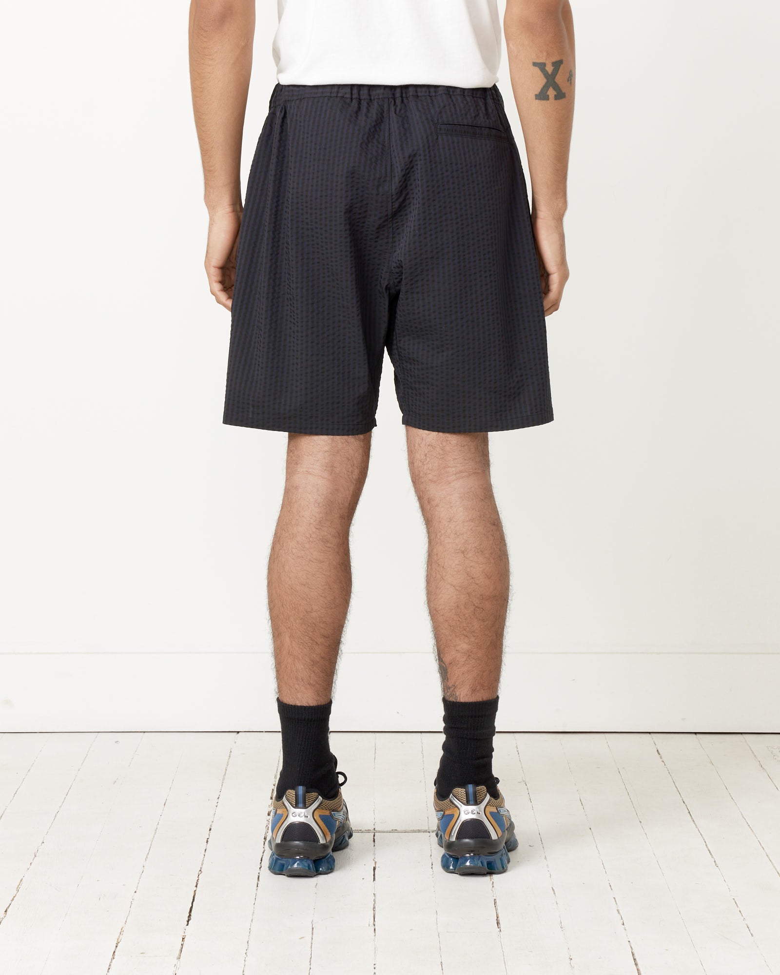 Yoyogi Short Striped Seersucker in Navy/Black