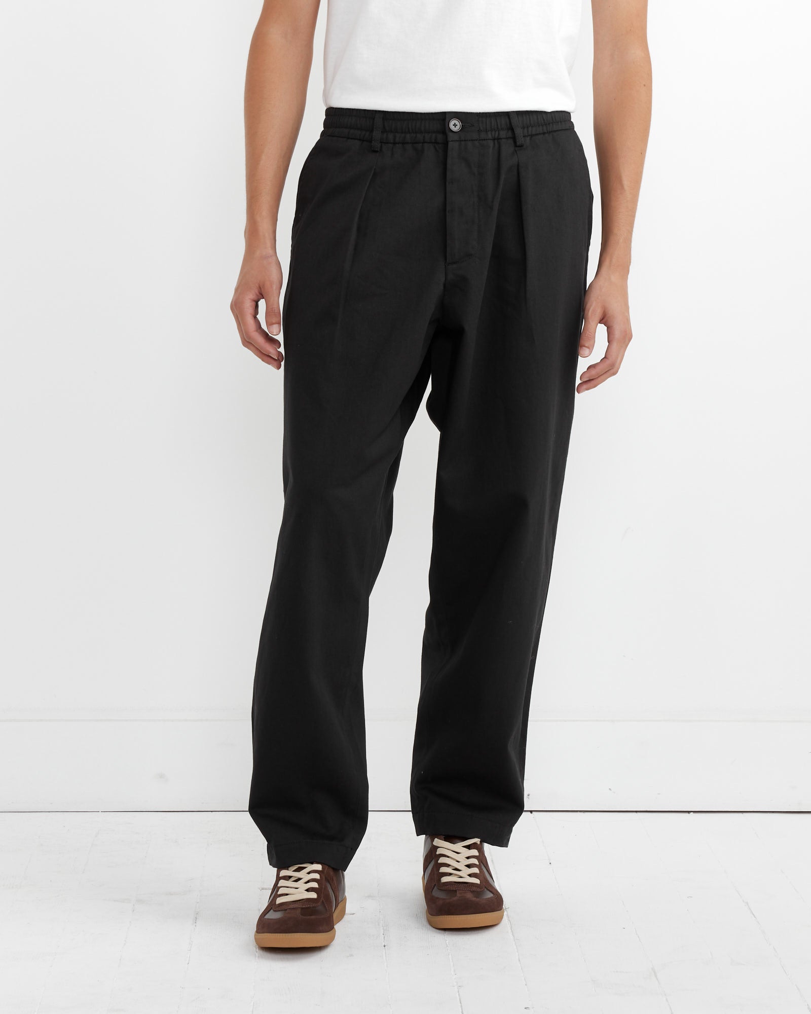 Pleat Track Pant in Black