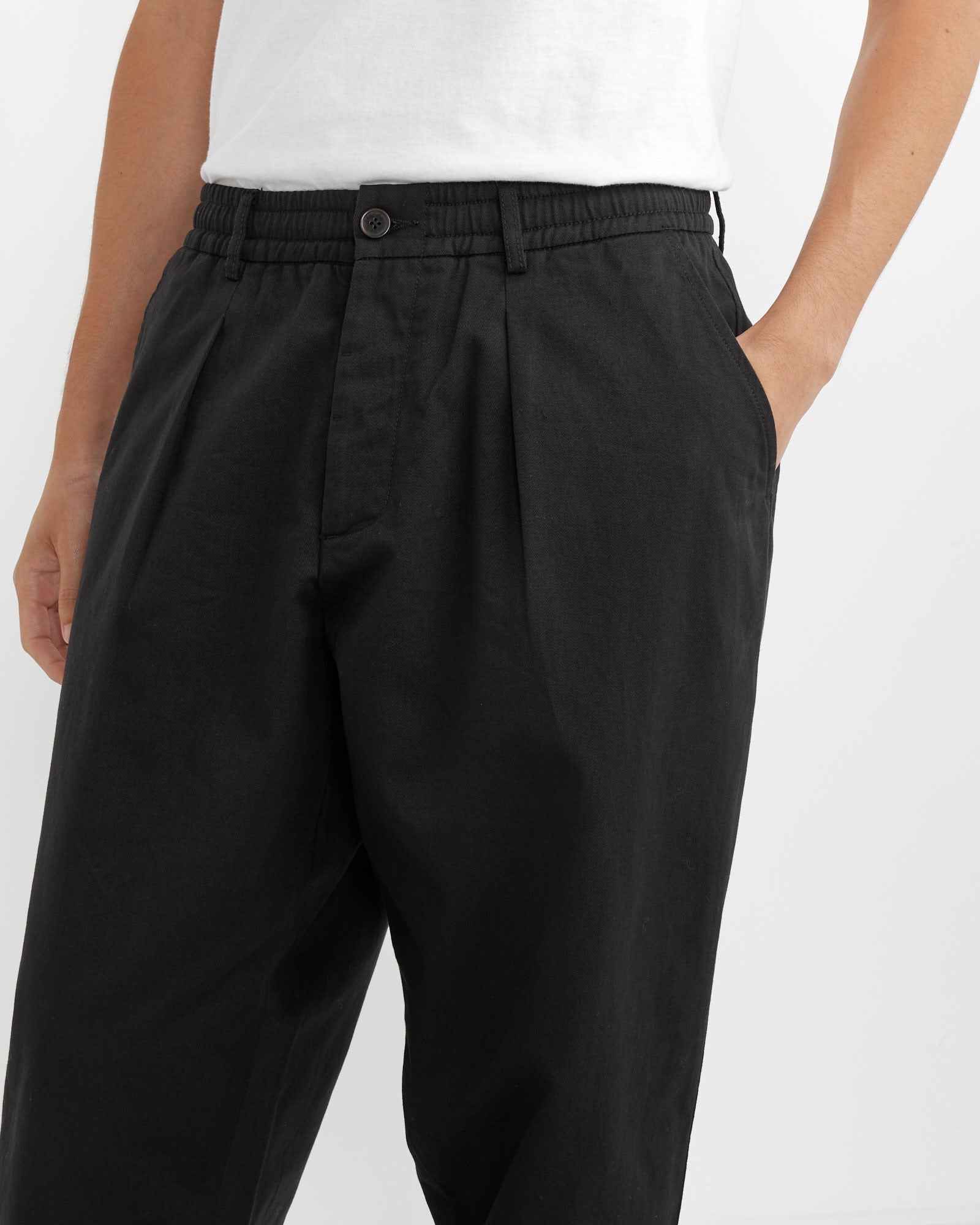 Pleat Track Pant in Black