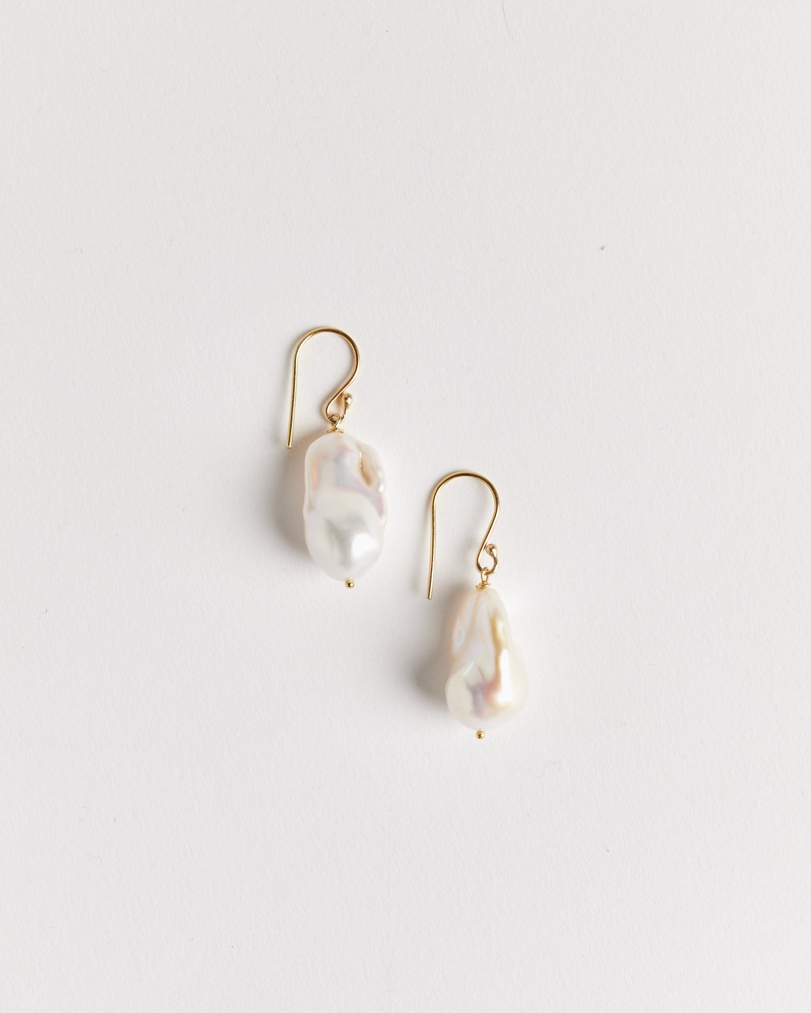 Luna Earrings in Pearl