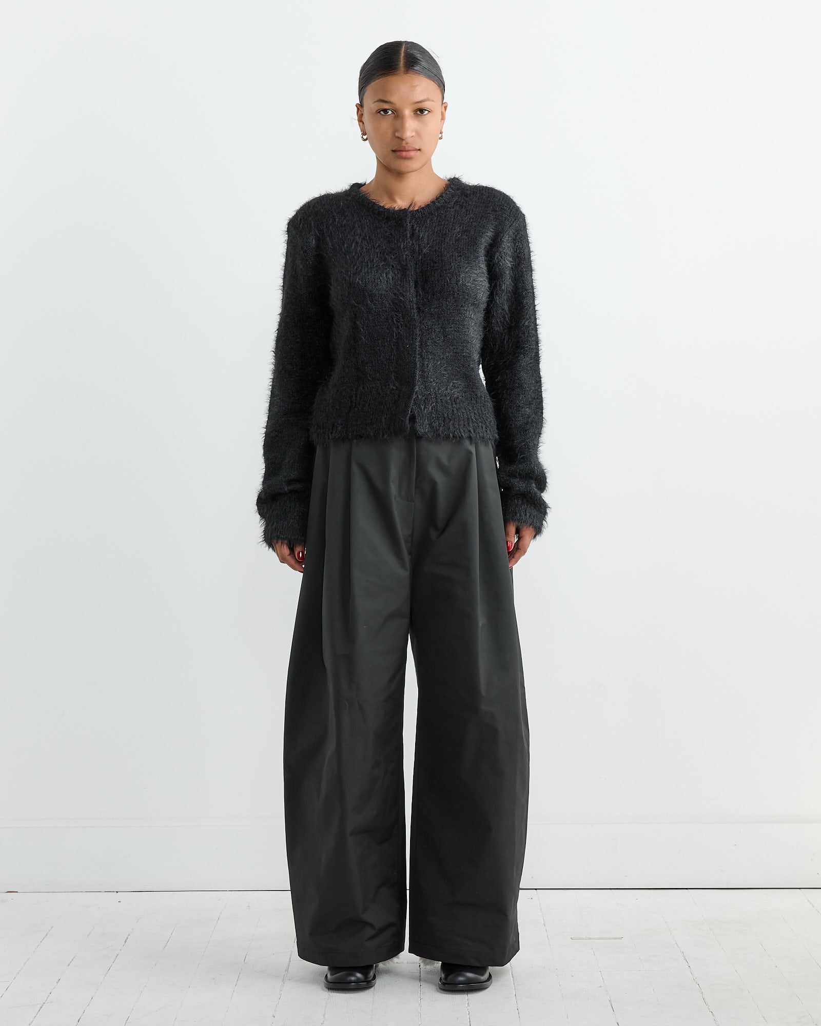 Two Tuck Balloon Pant in Black