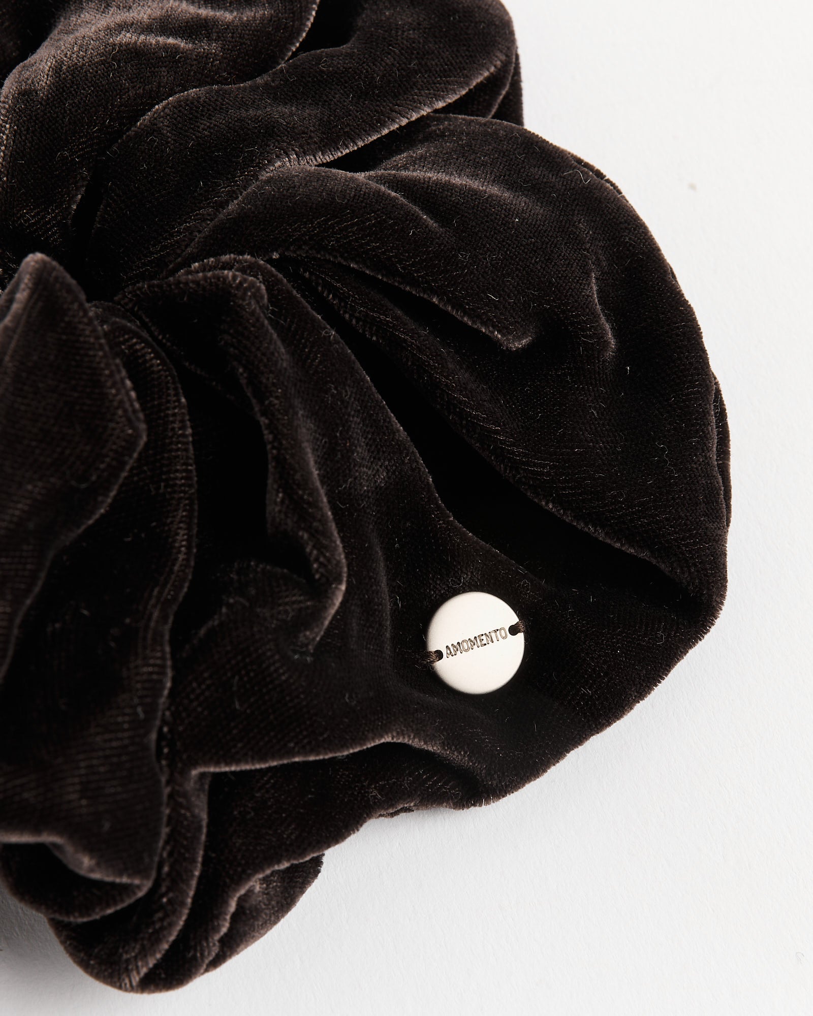 Amomento Velvet Scrunchie Dark Brown - Dark Brown / OS (262465)