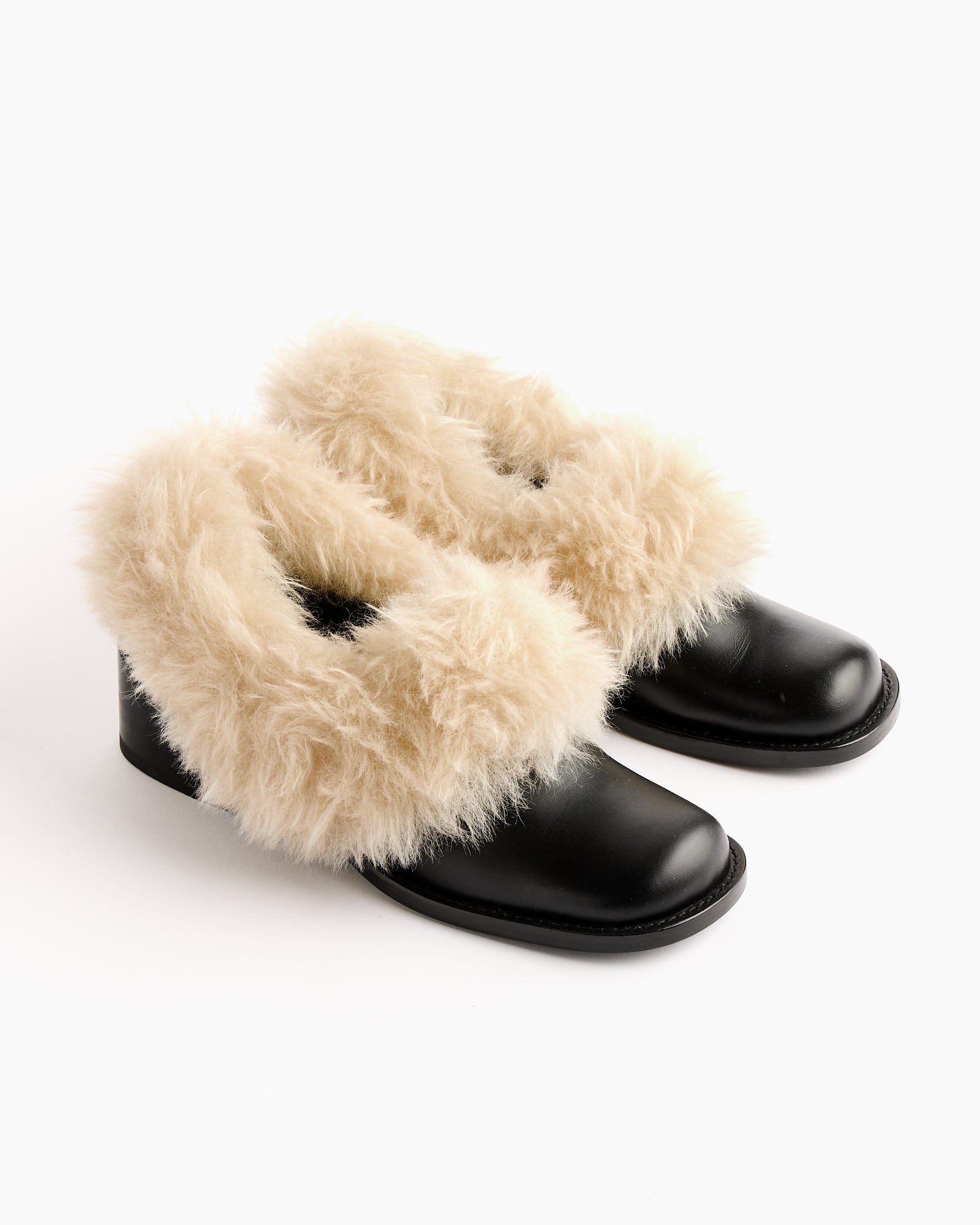 Amomento Fur Rounded Loafer in Black - Black / 8 (262470)