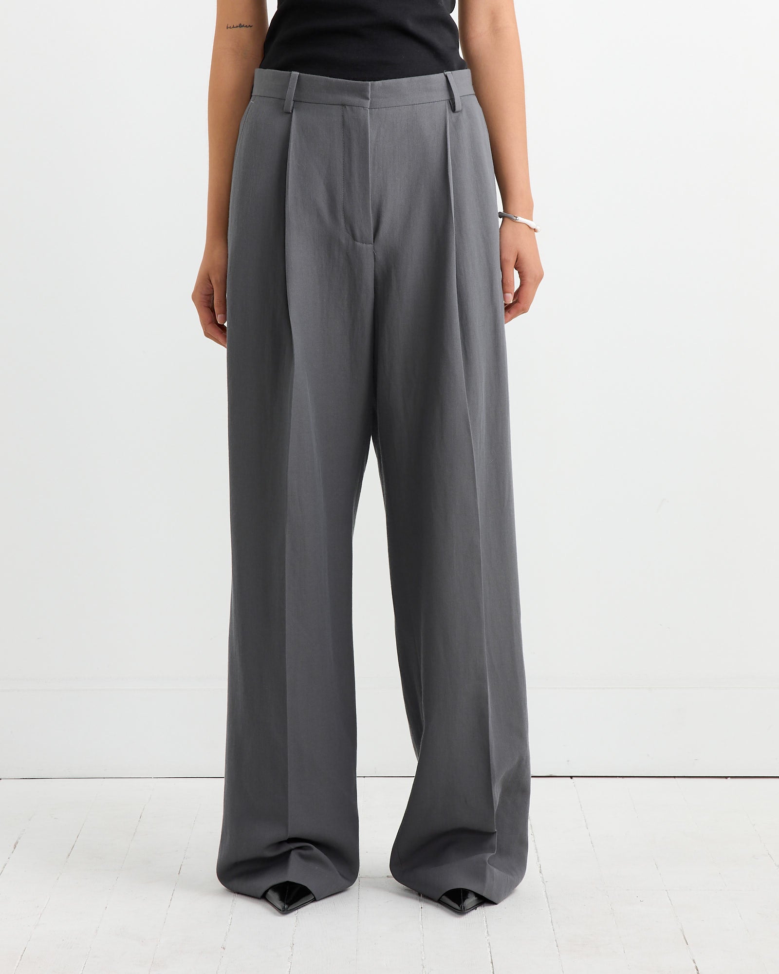 Loose Pleated Pant in Taupe