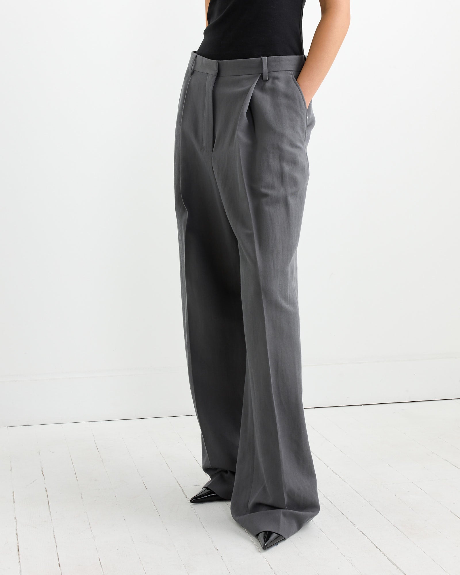 Loose Pleated Pant in Taupe