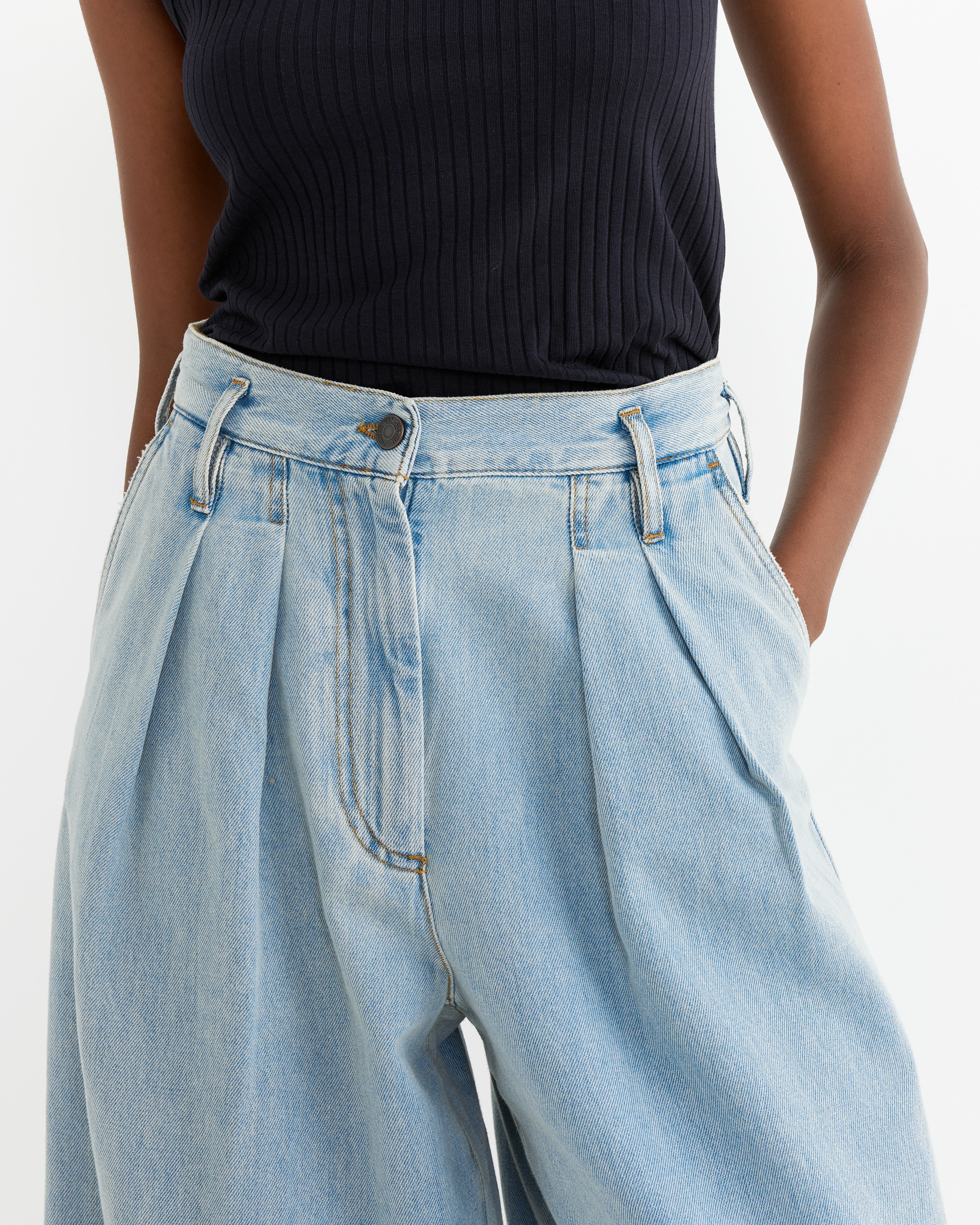 Wide Pleated Jeans in Ice Blue