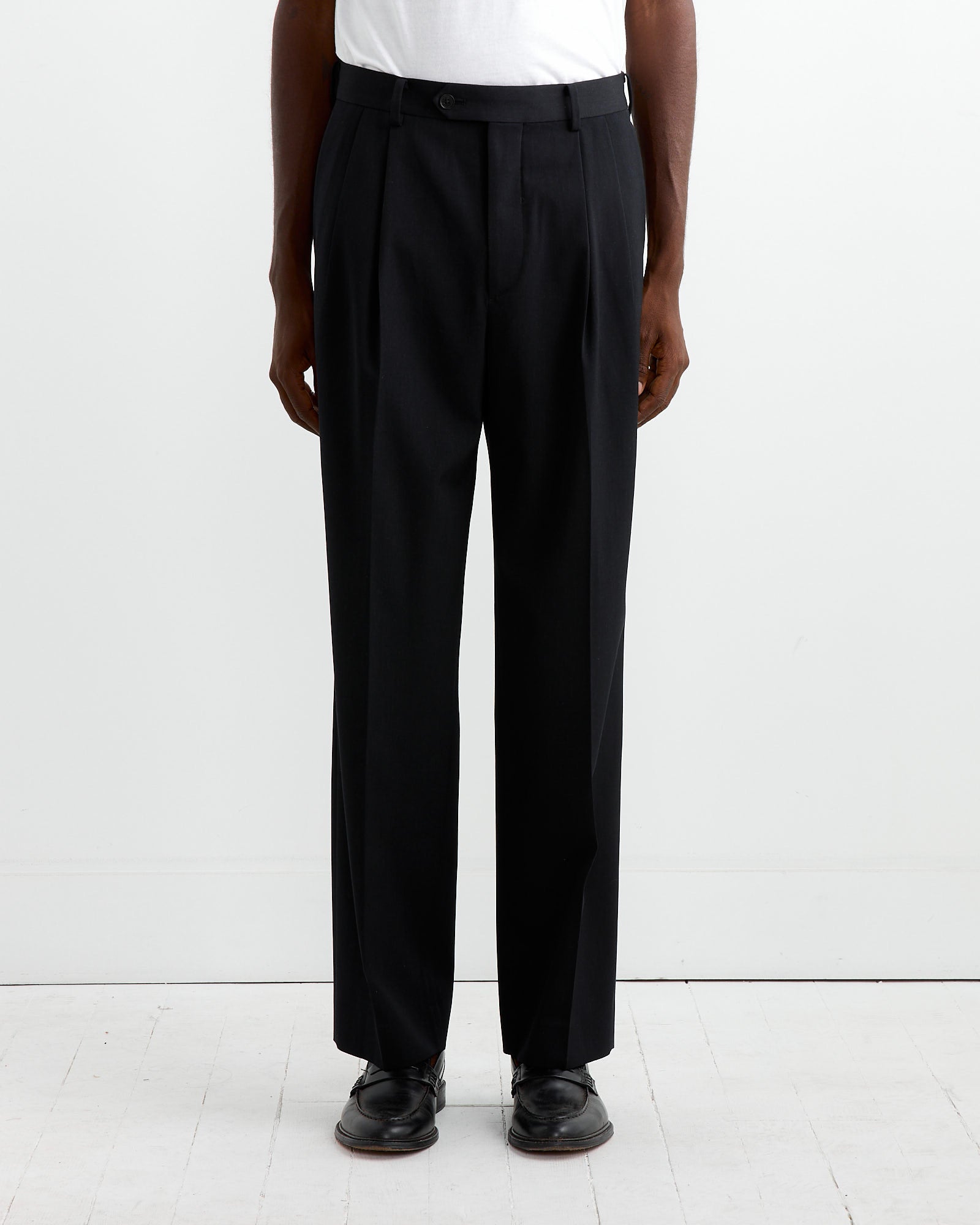 Light Wool Gabardine Two Tuck Trouser in Top Black