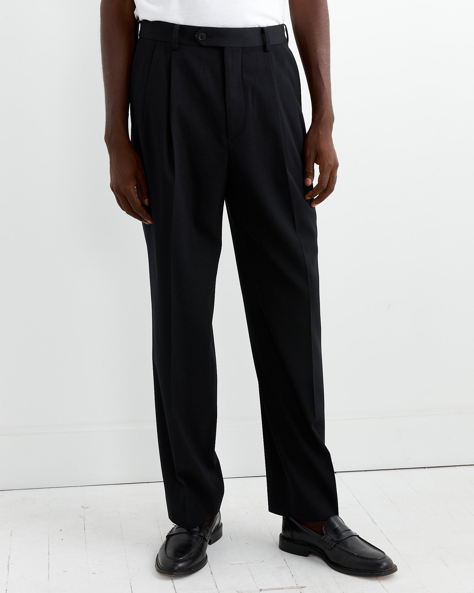 Light Wool Gabardine Two Tuck Trouser in Top Black