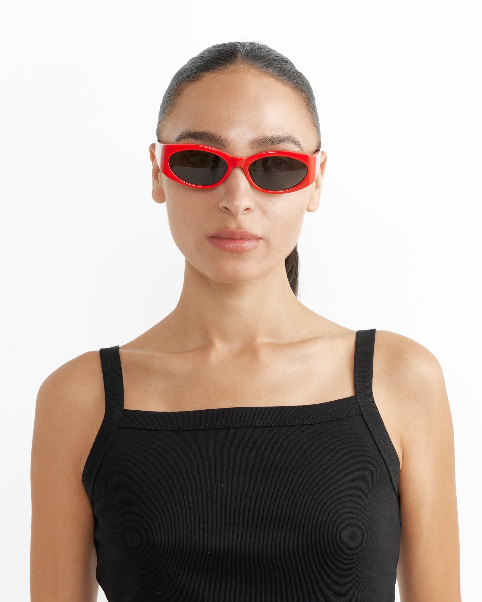 Les Lunettes Ovalo Sunglasses in Red