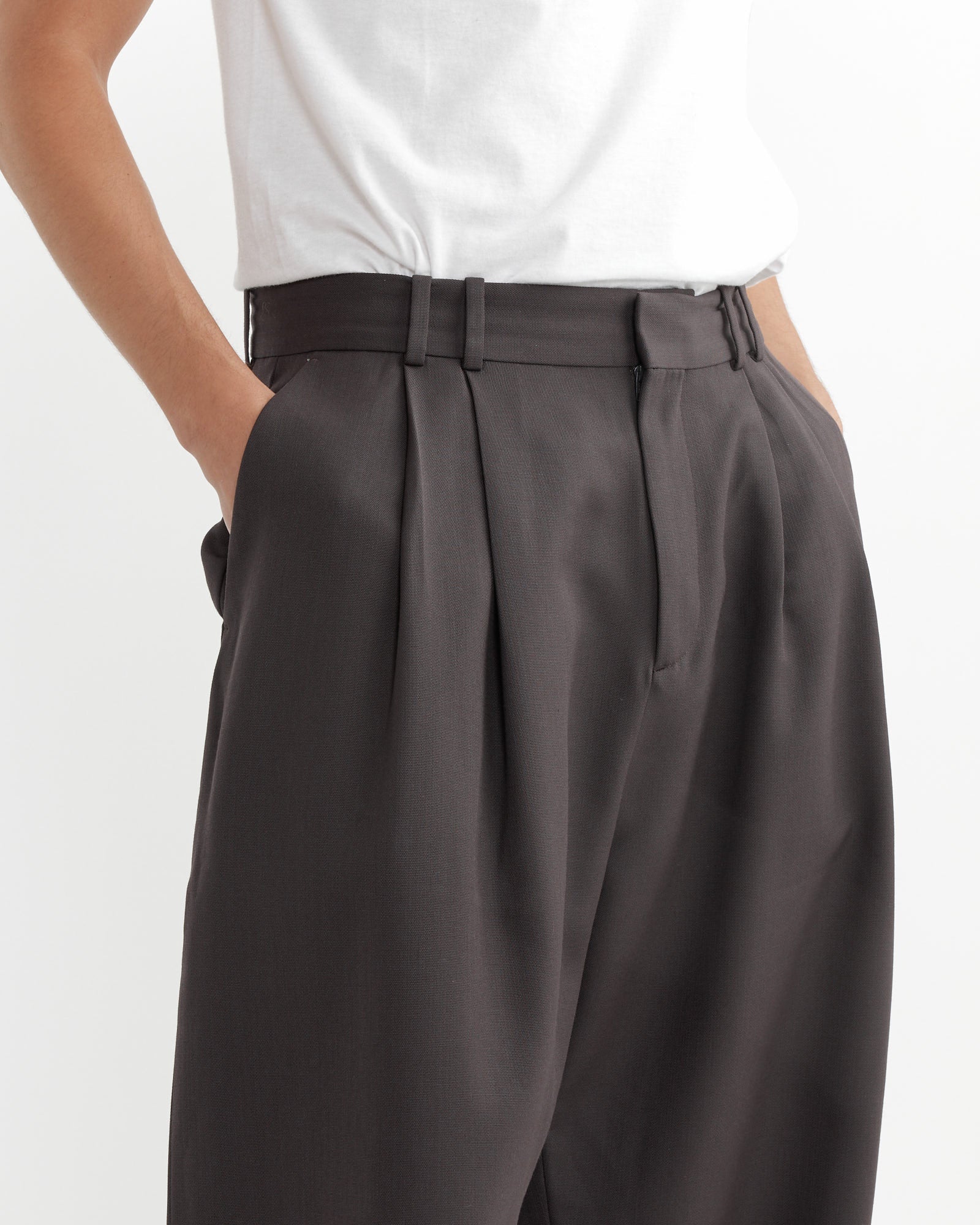 Line Pant in Espresso Brown