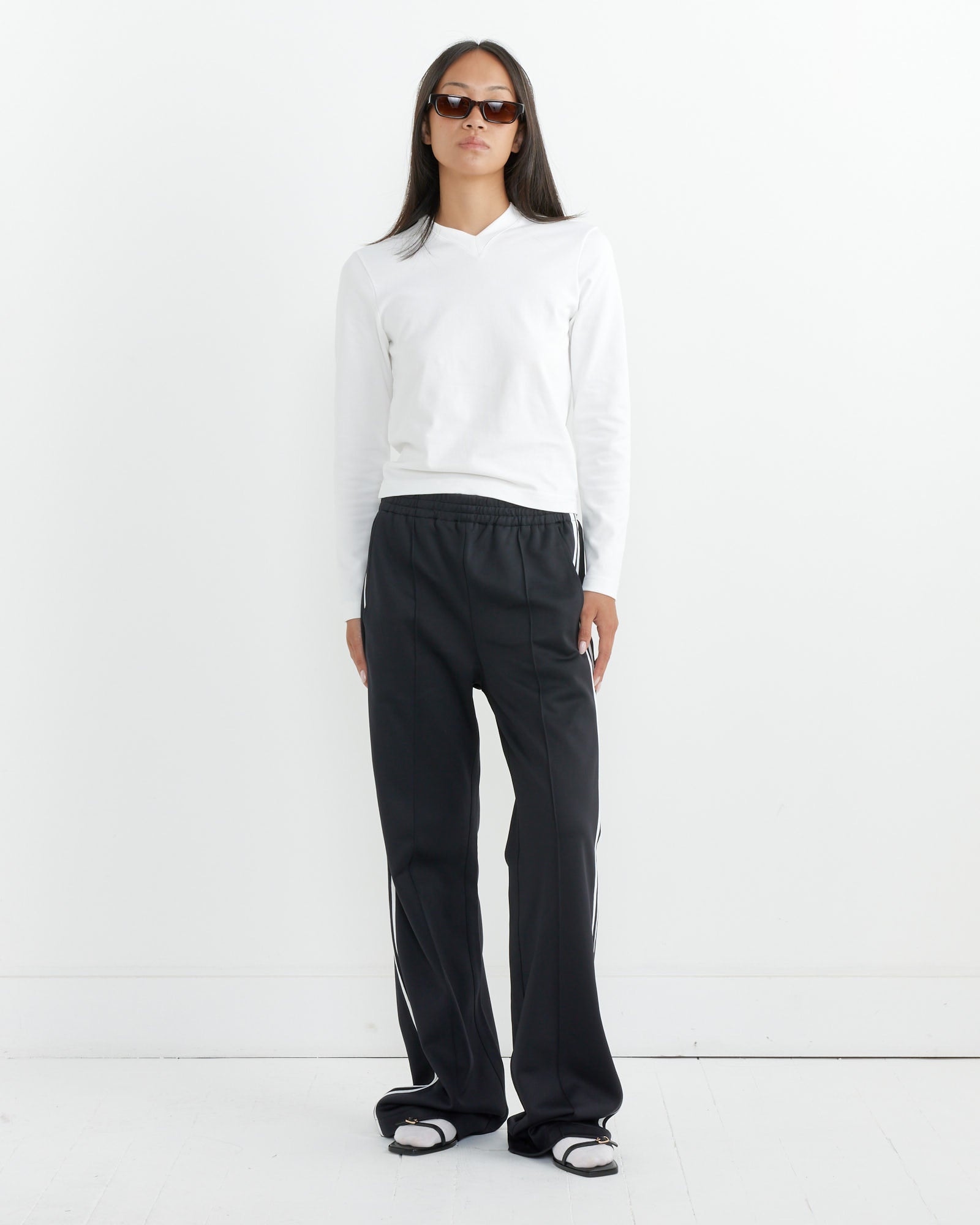 Perfect T Shrunken V-Neck Sweater in White