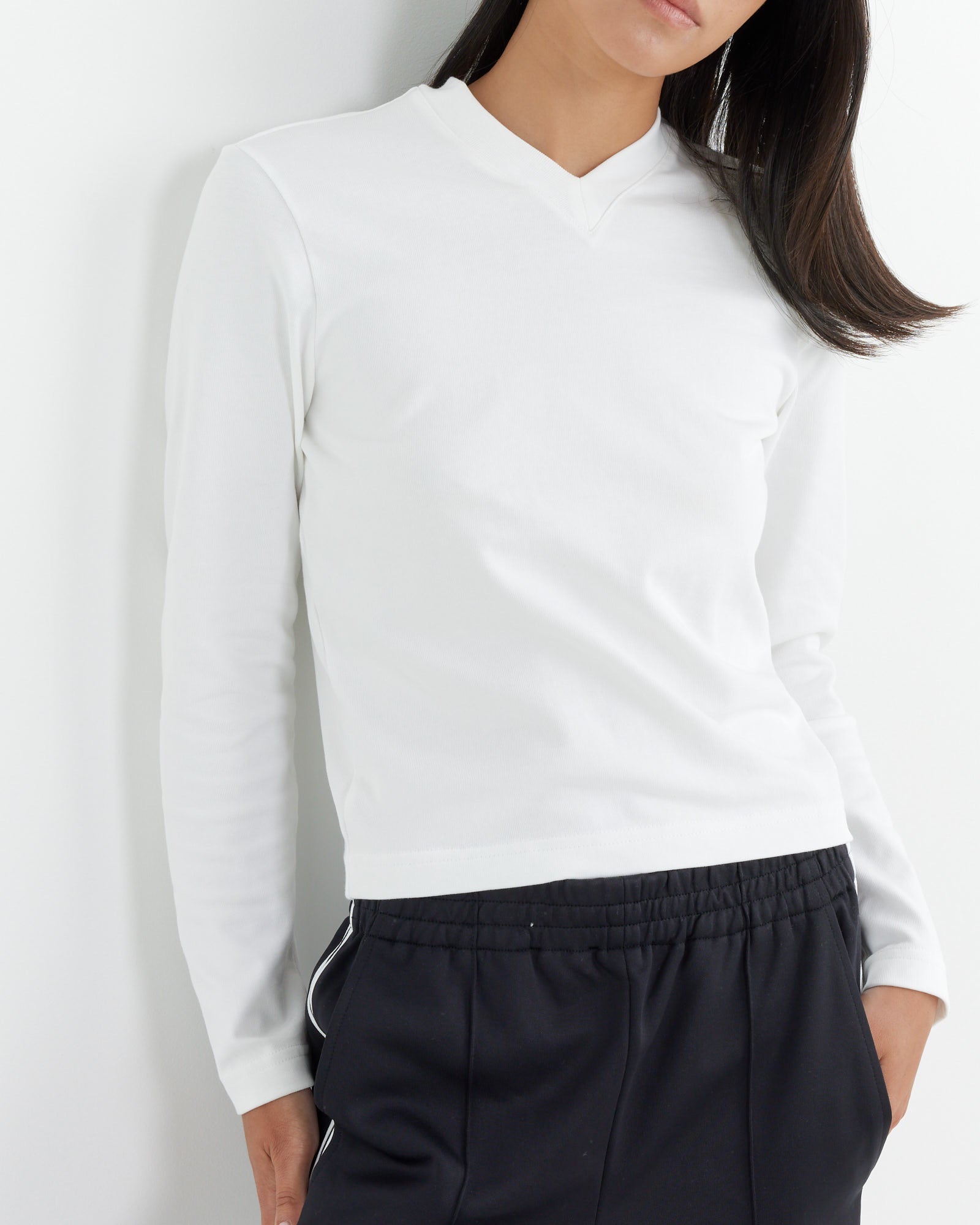 Perfect T Shrunken V-Neck Sweater in White