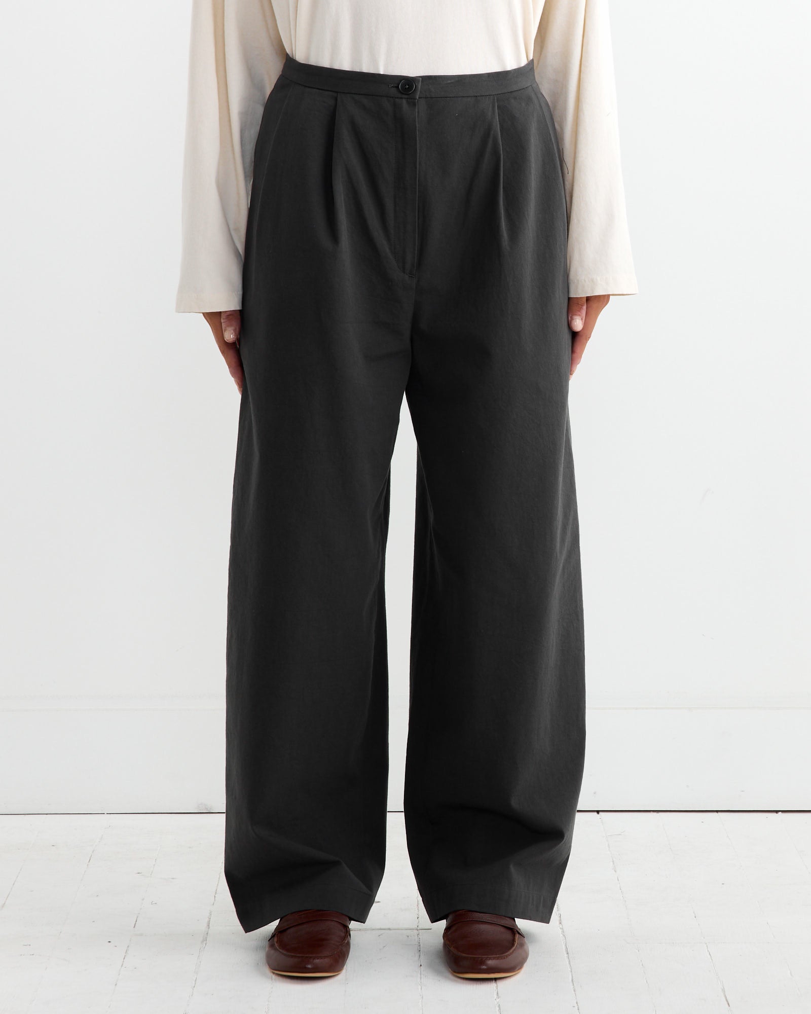 Straight Trouser in Dark Grey