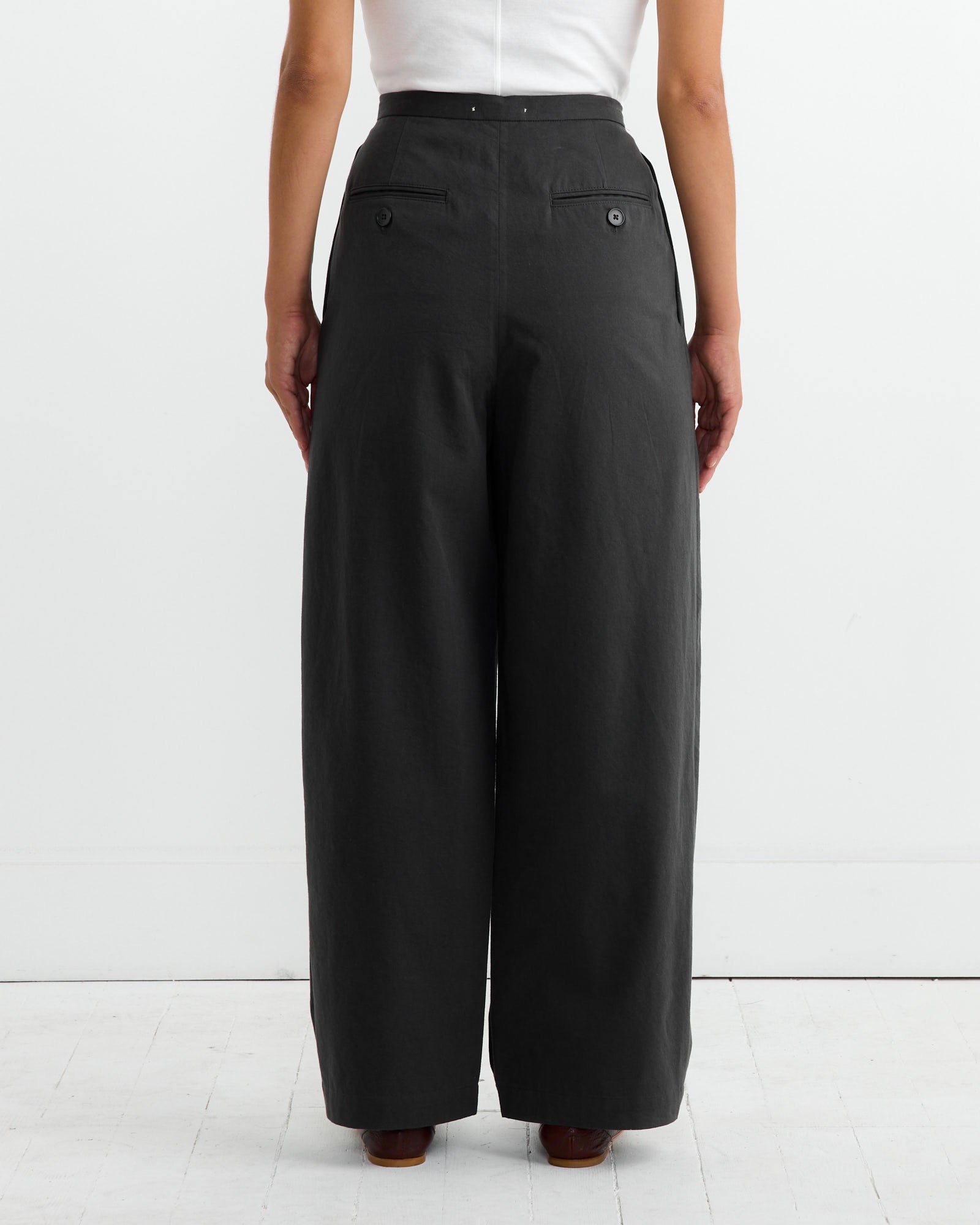 Straight Trouser in Dark Grey