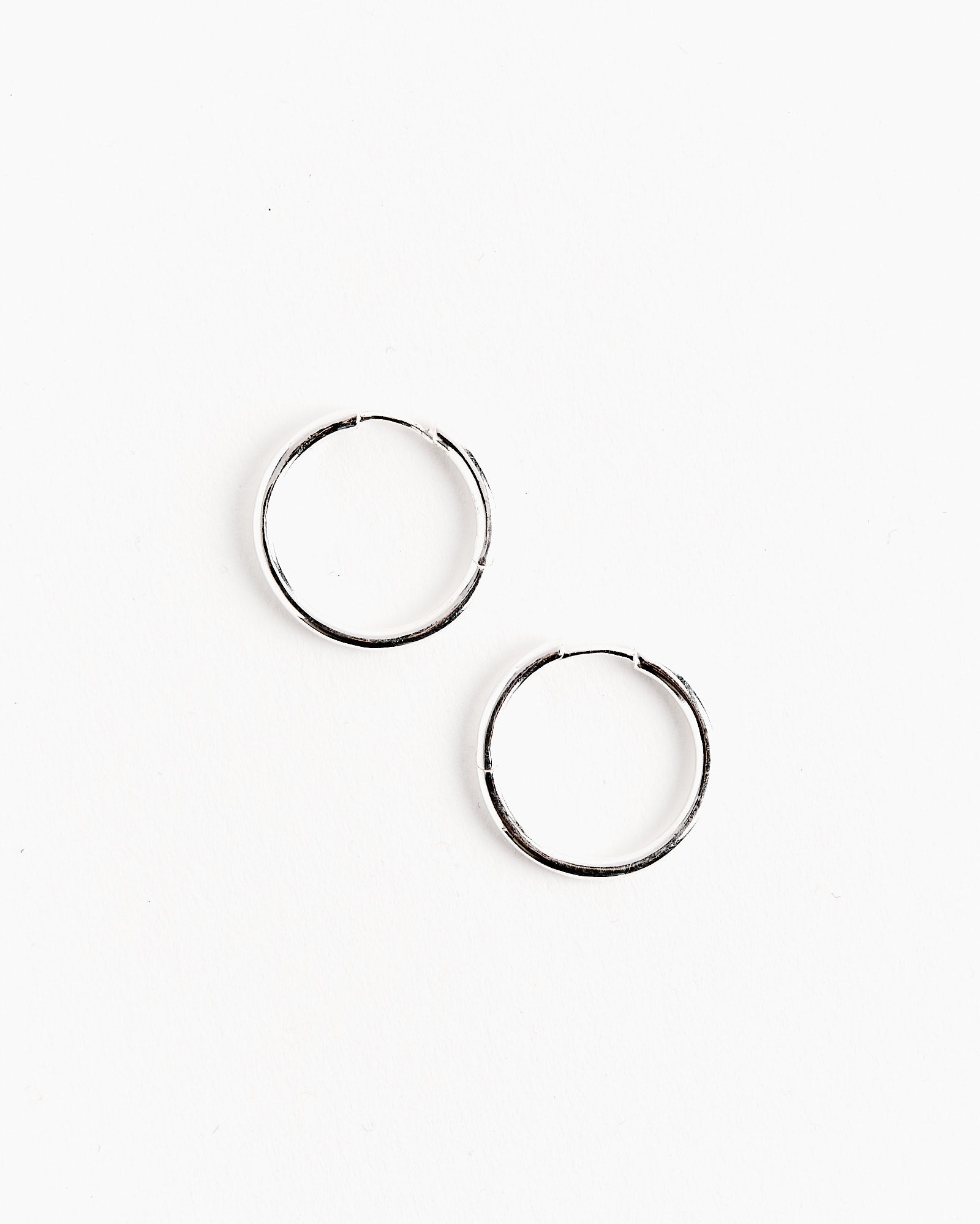 Medium Seamless Hoops in Silver Tone - Default Title (264036)