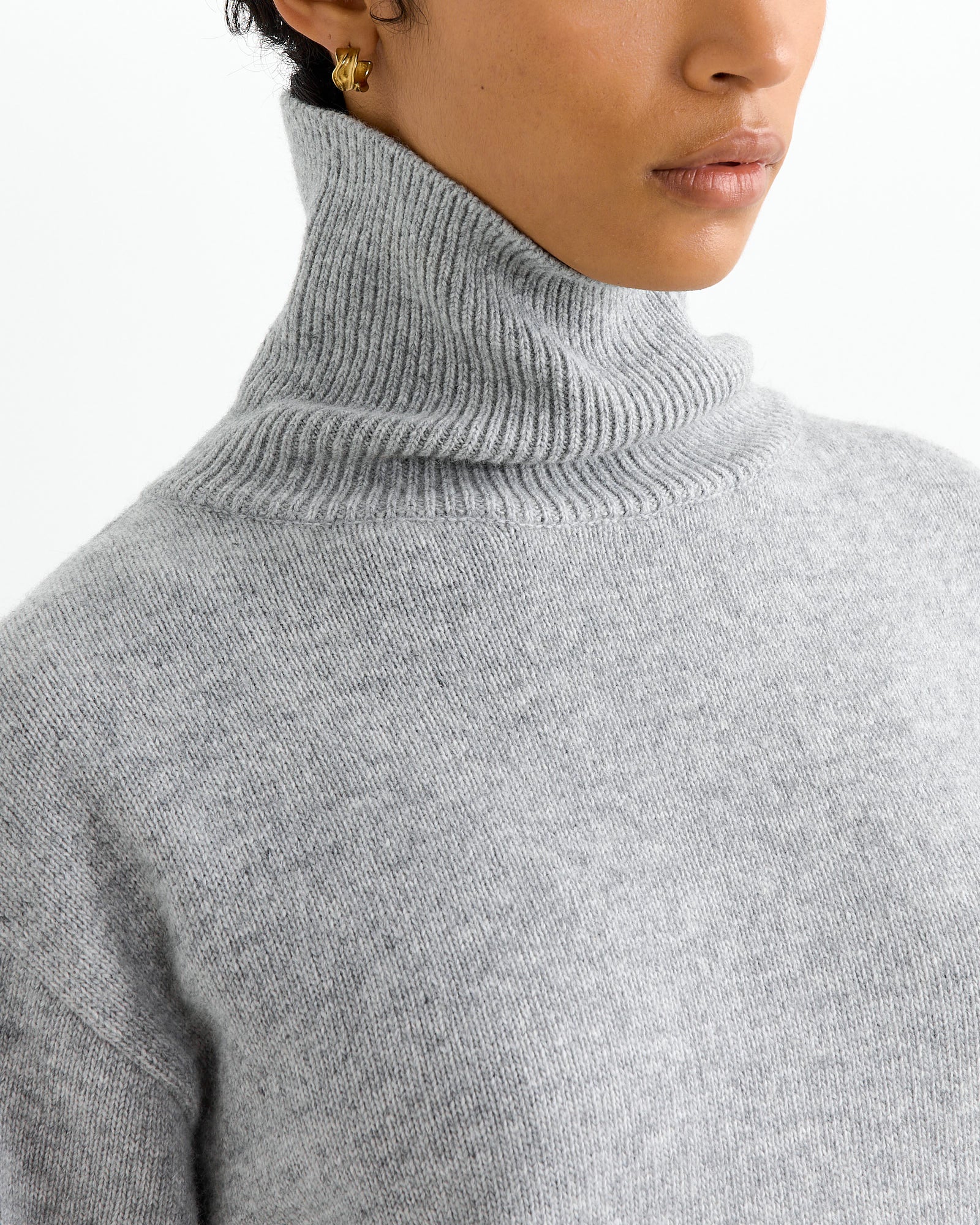 Cashmere Blend High Neck Turtleneck Knit in Grey