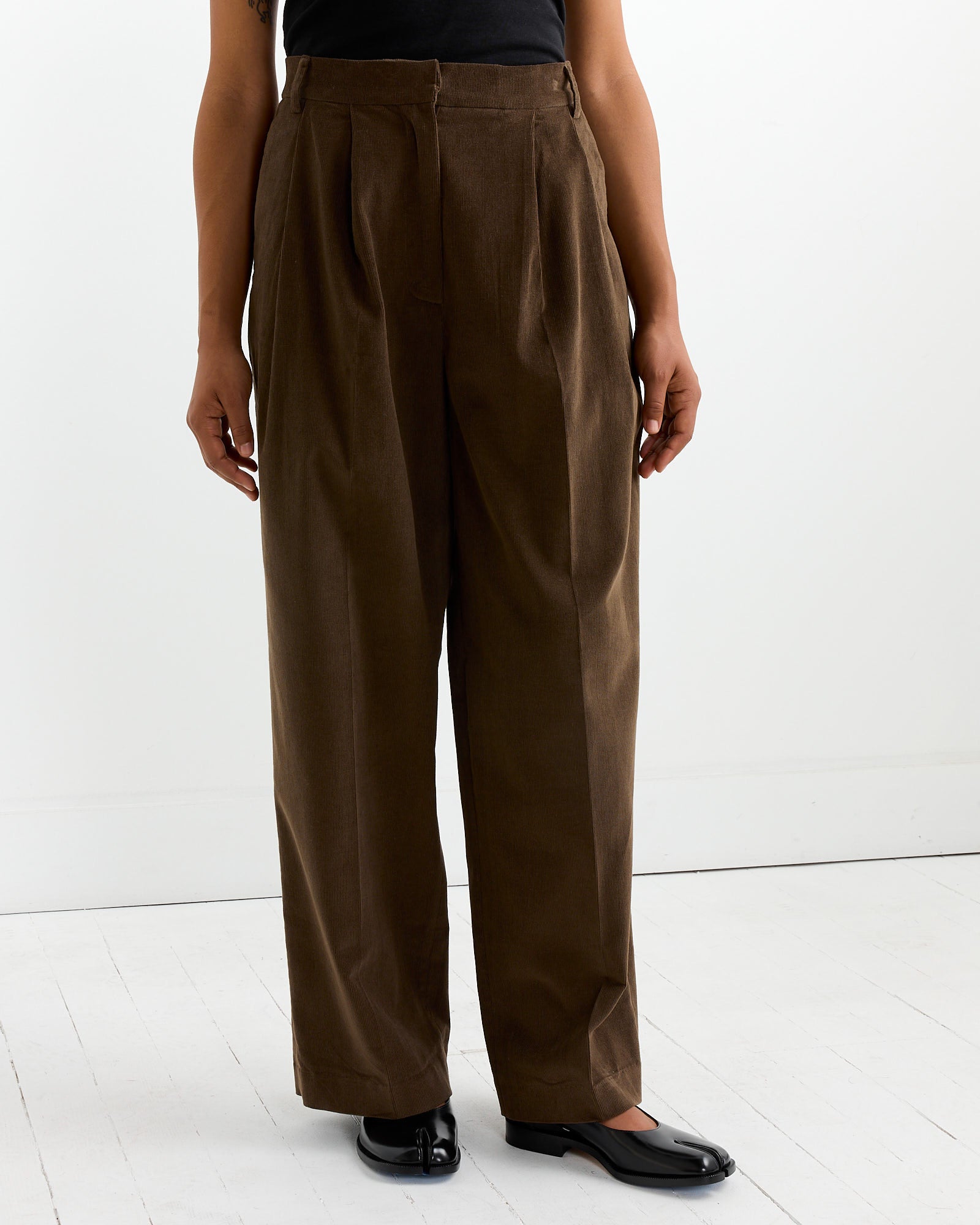 Thin Corduroy Pant in Light Brown