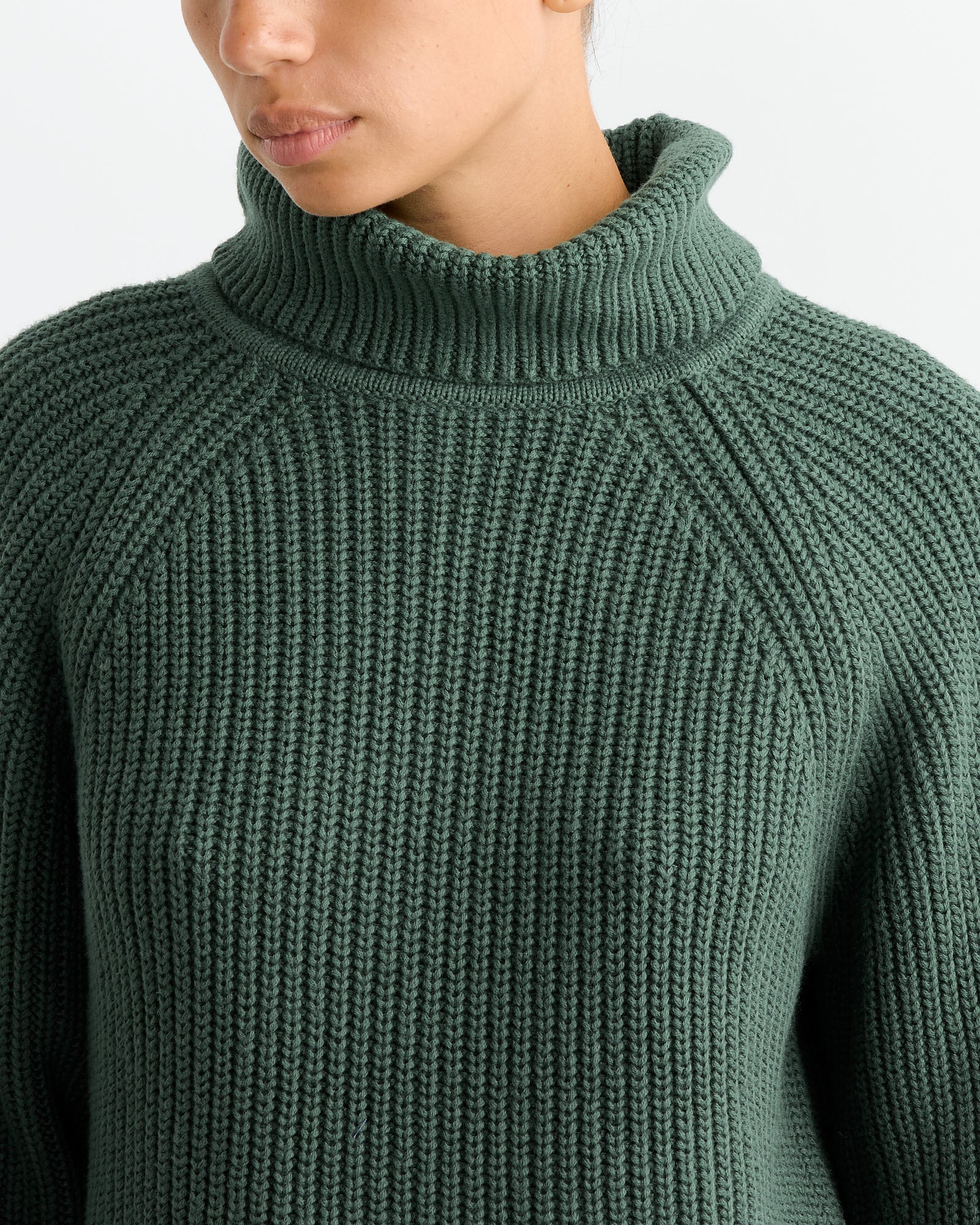 Chelsea Turtleneck in Hunter Green