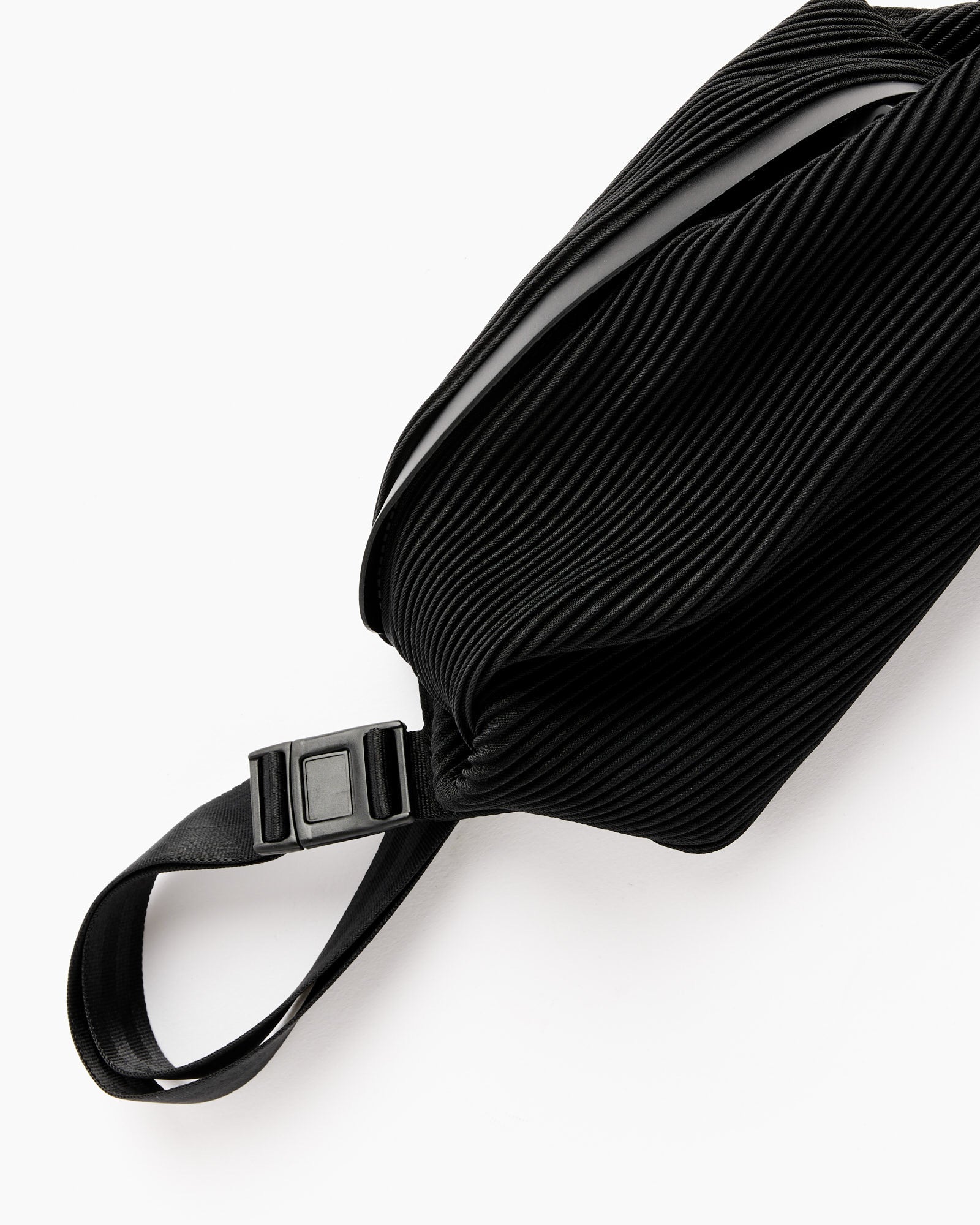 Bias Pleats Waistbag in Black