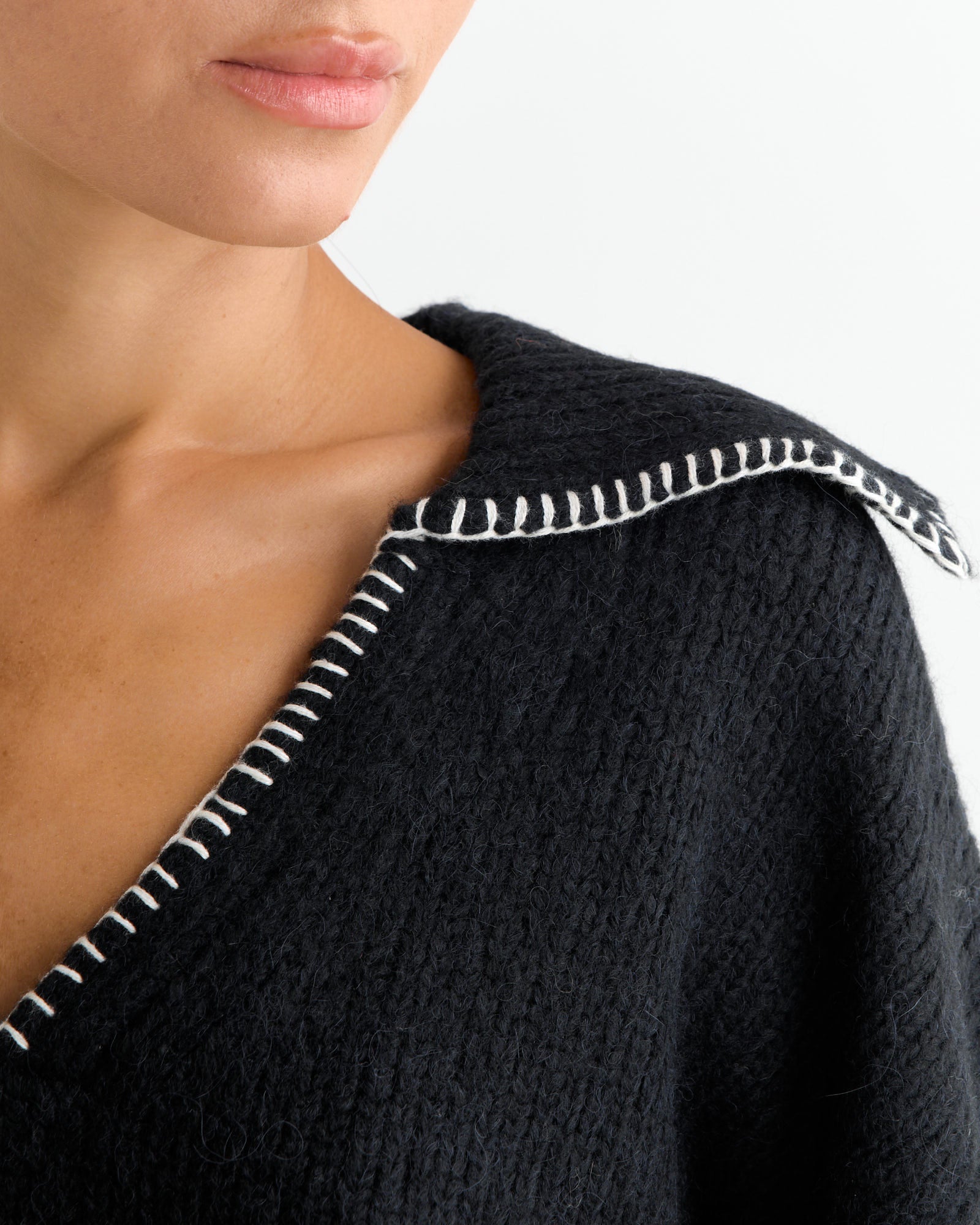 Gstaad Big Collar Pullover in Black