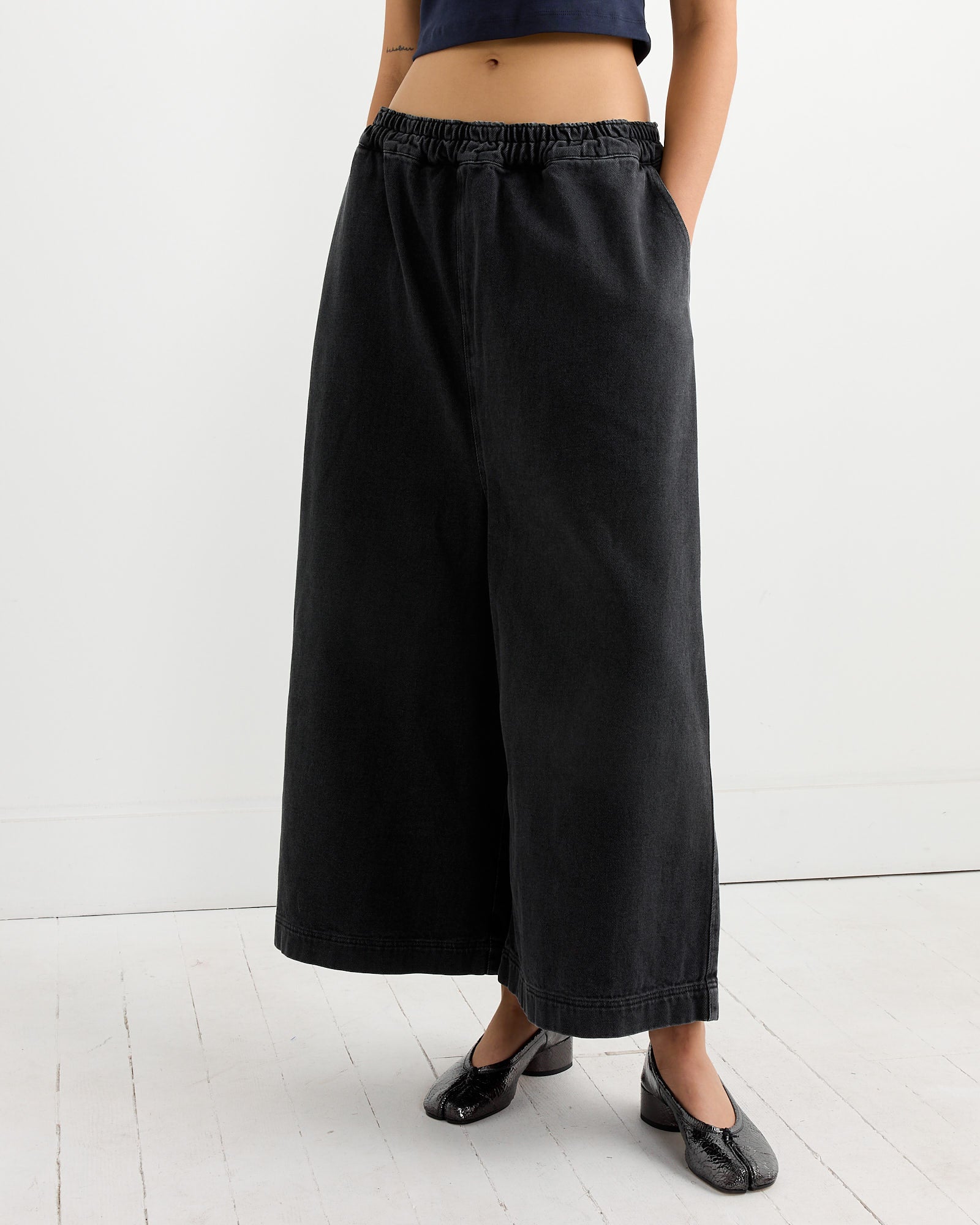 Comfi Pant in Black Stone Wash