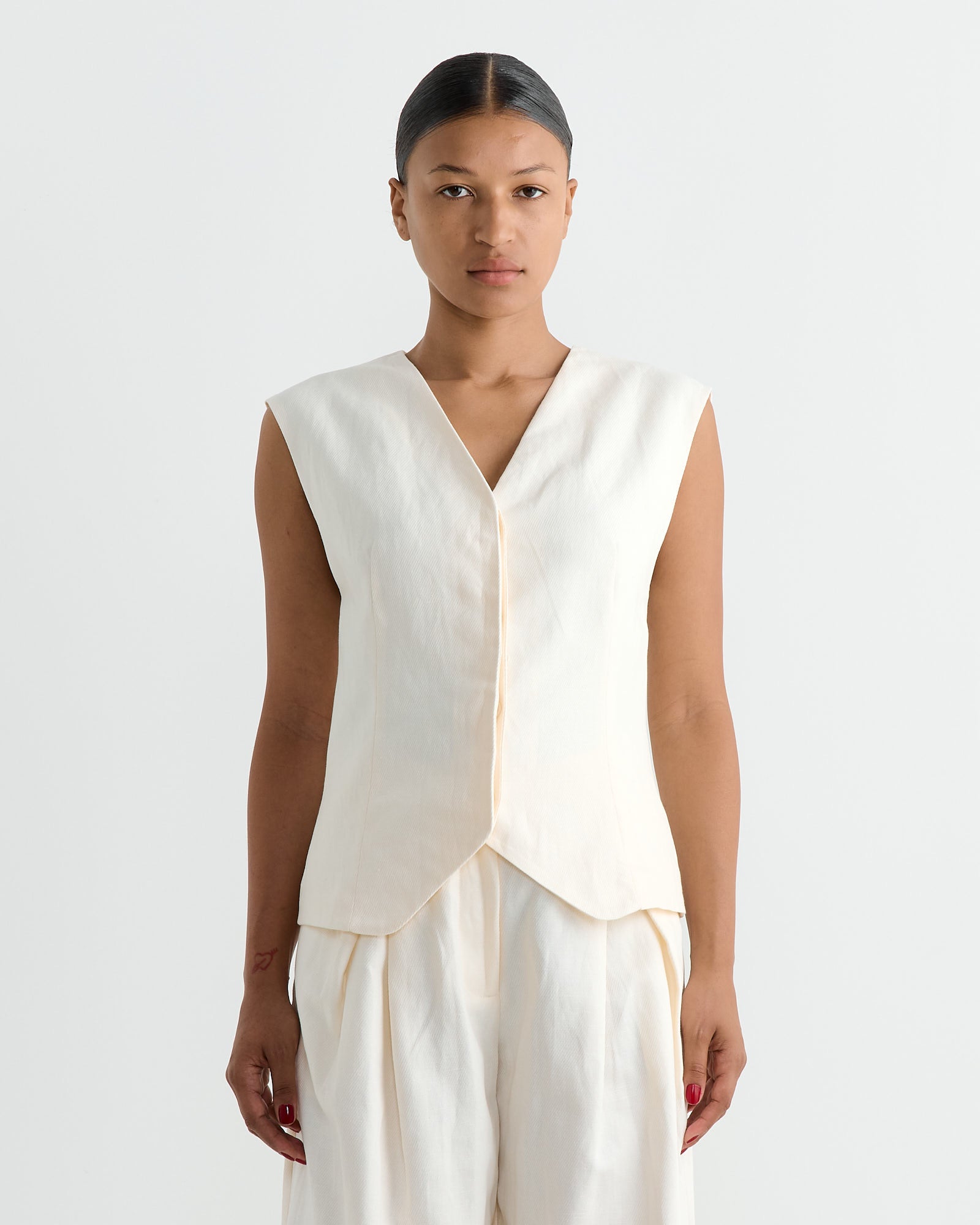 ST. AGNI Minimal Tailored Vest Ivory - Ivory / S (266431)