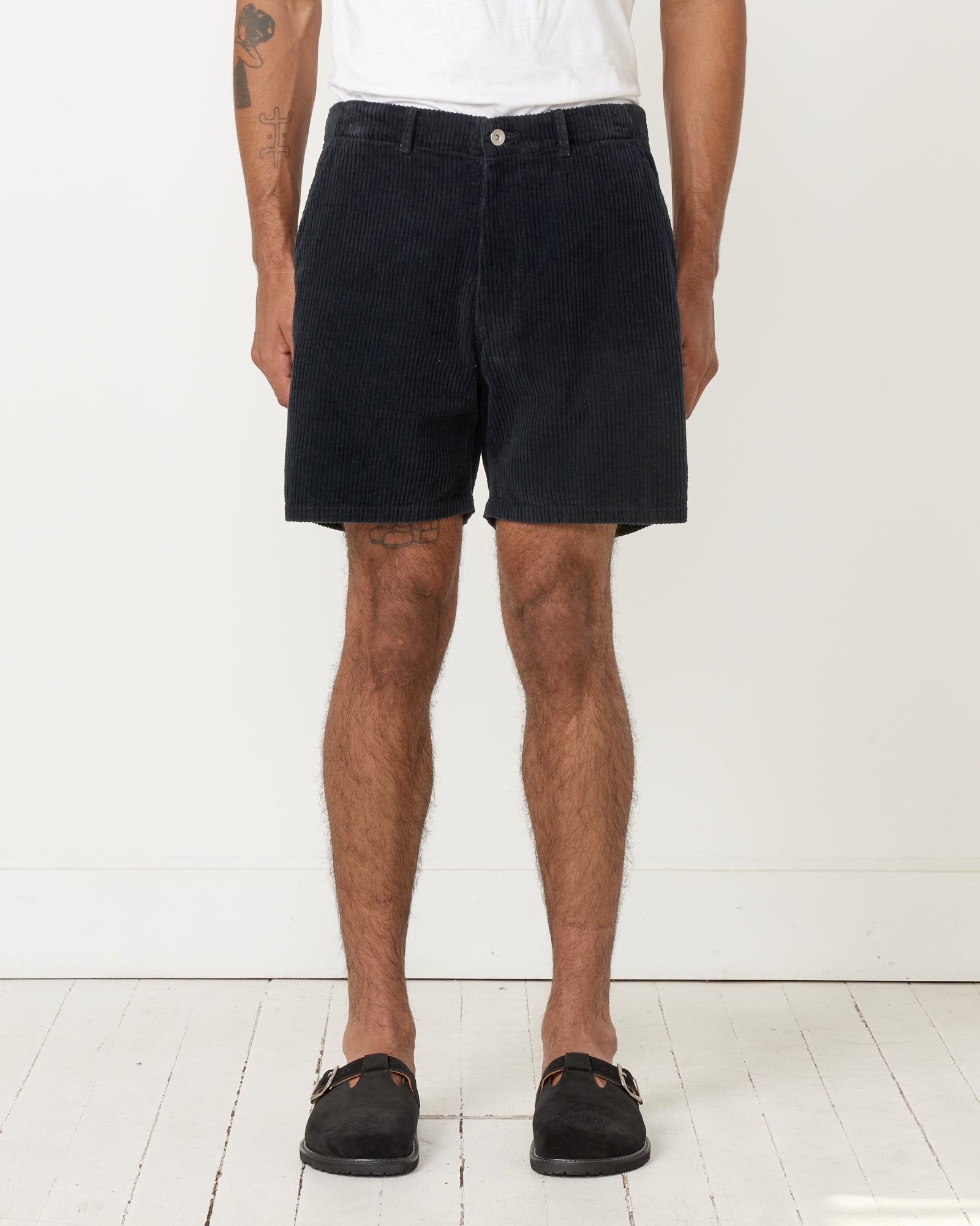 Laguna Short Corduroy in Washed Black