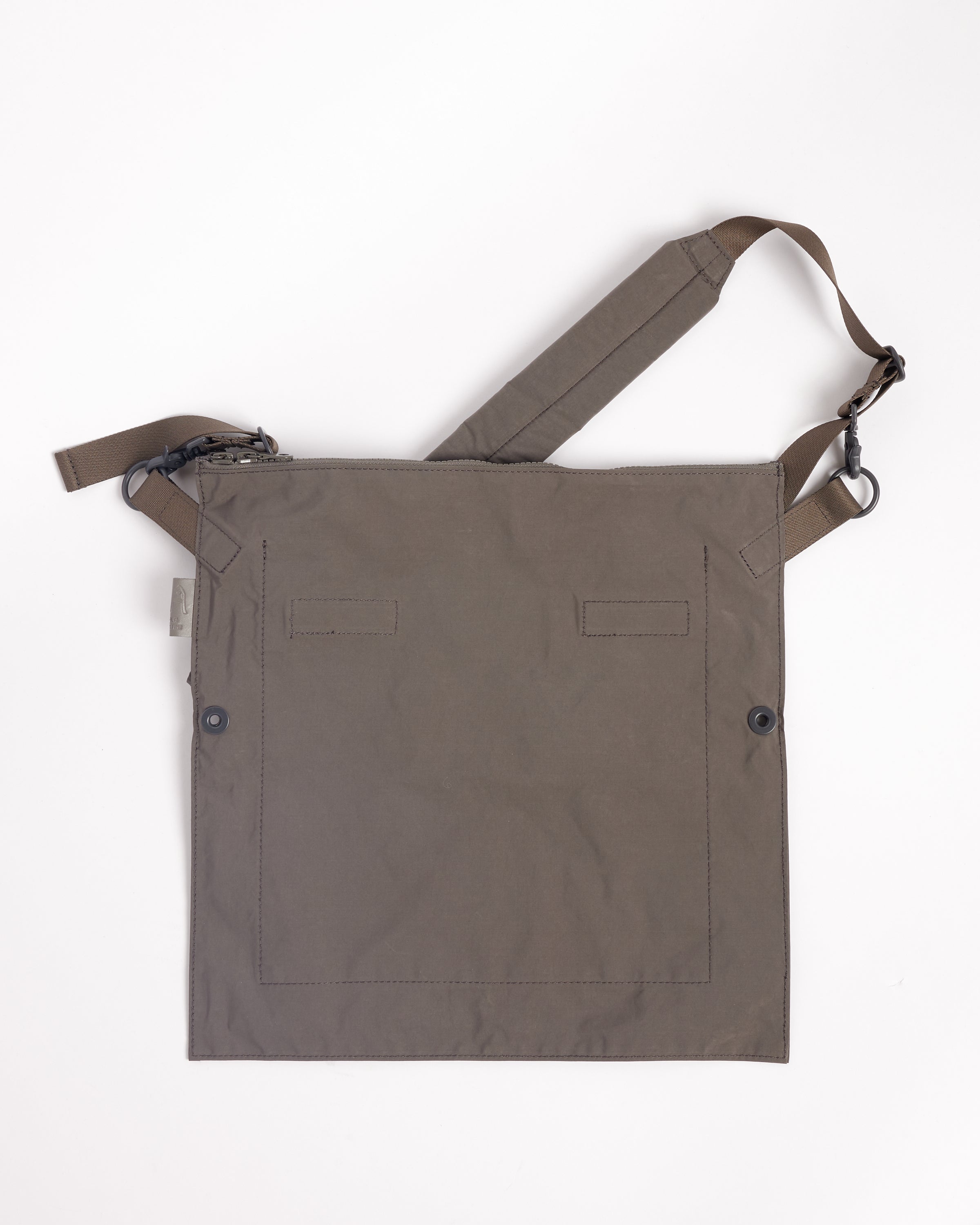 Yarn Flat Medium Shoulder Bag in Grey