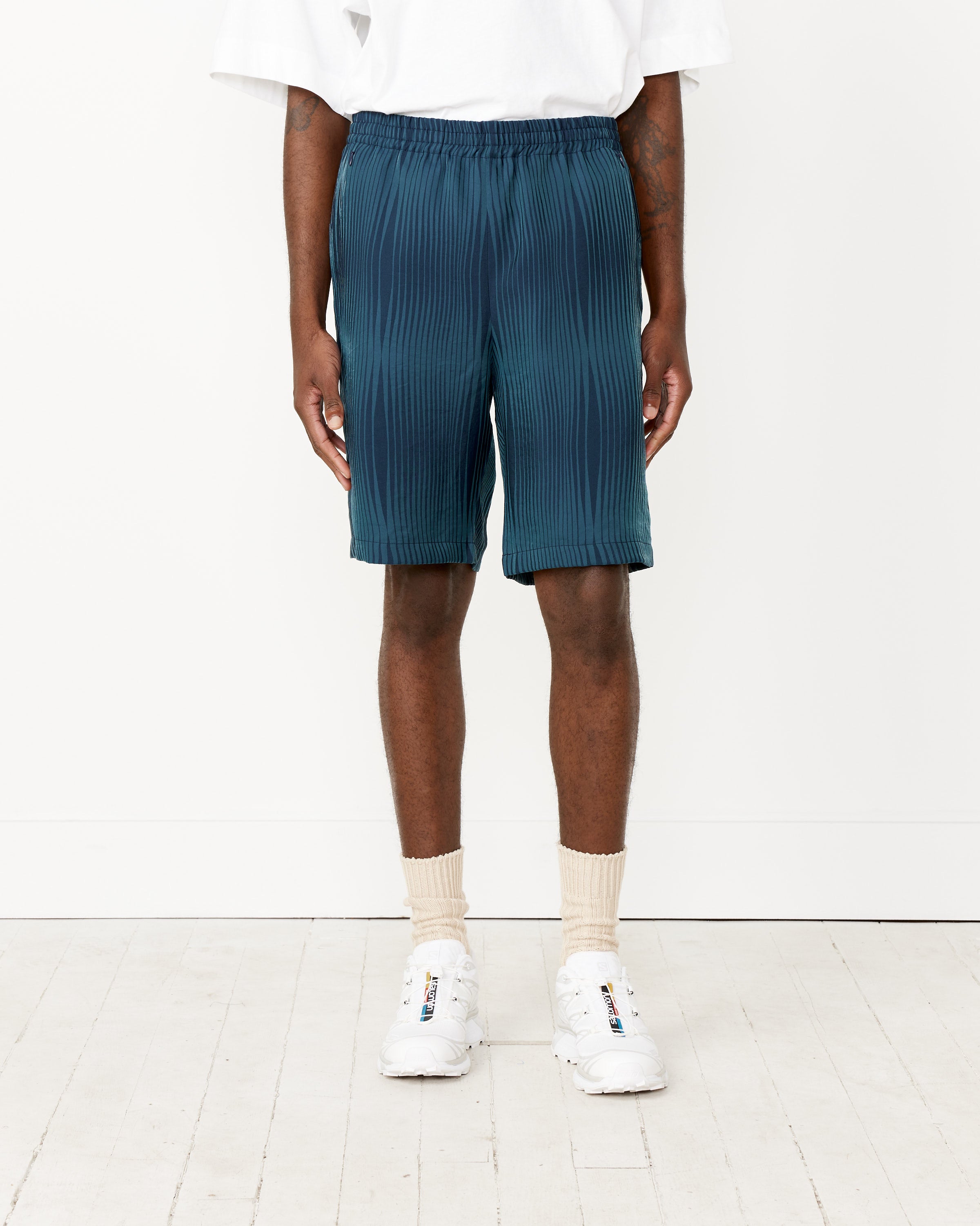 Wave Stripe Basketball Shorts in Black/Navy