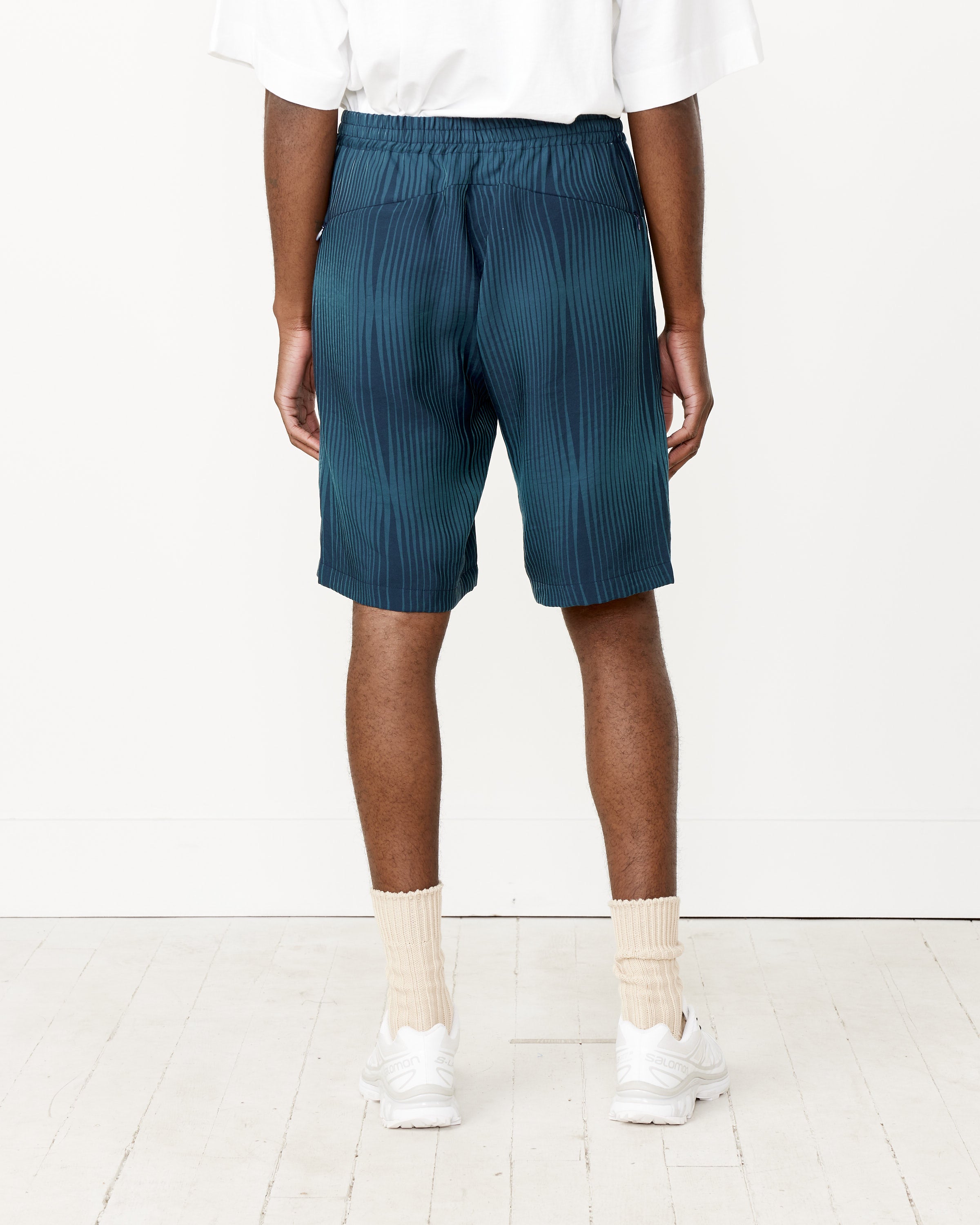 Wave Stripe Basketball Shorts in Black/Navy